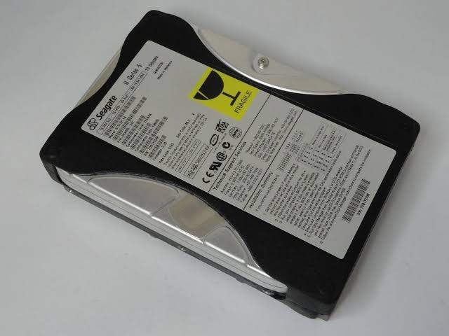 Seagate 10.2GB IDE 5400rpm 3.5in HDD ( 9R4005-316 ST310211A ) REF