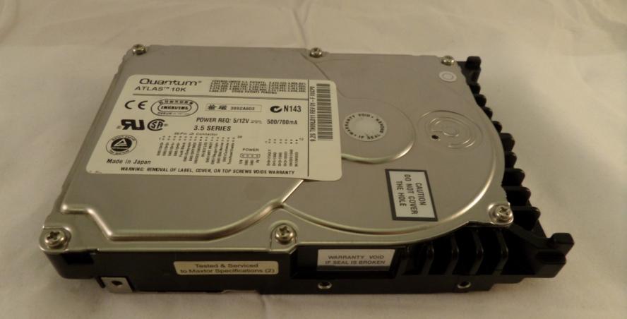 MC5805_TN09L461_Dell / Quantum 9.1GB SCSI 68PIN 10Krpm 3.5" HDD - Image2