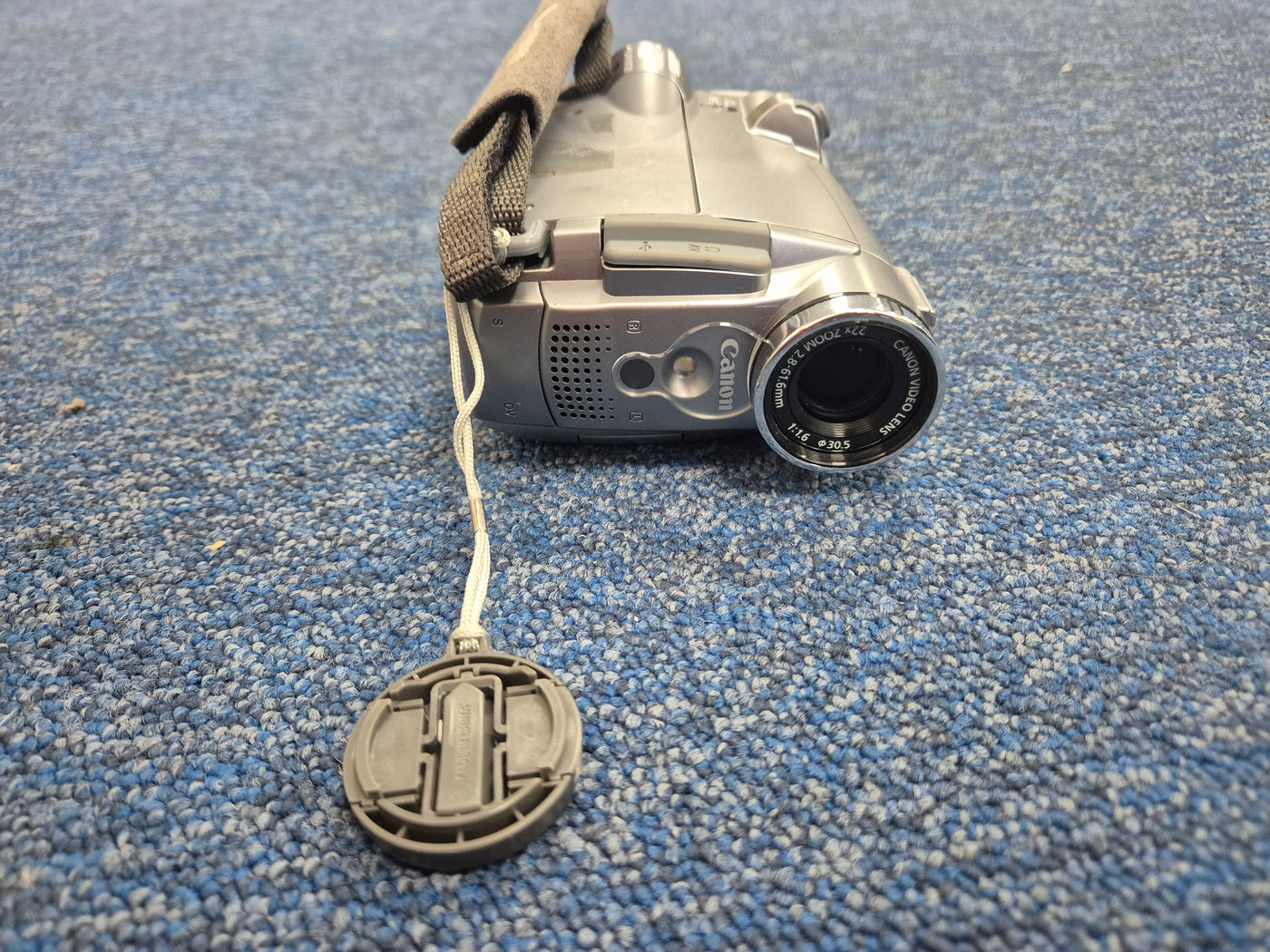 Canon Digital Video Camcorder - with accessories ( MV750i ) SPR READ DESCRIPTION