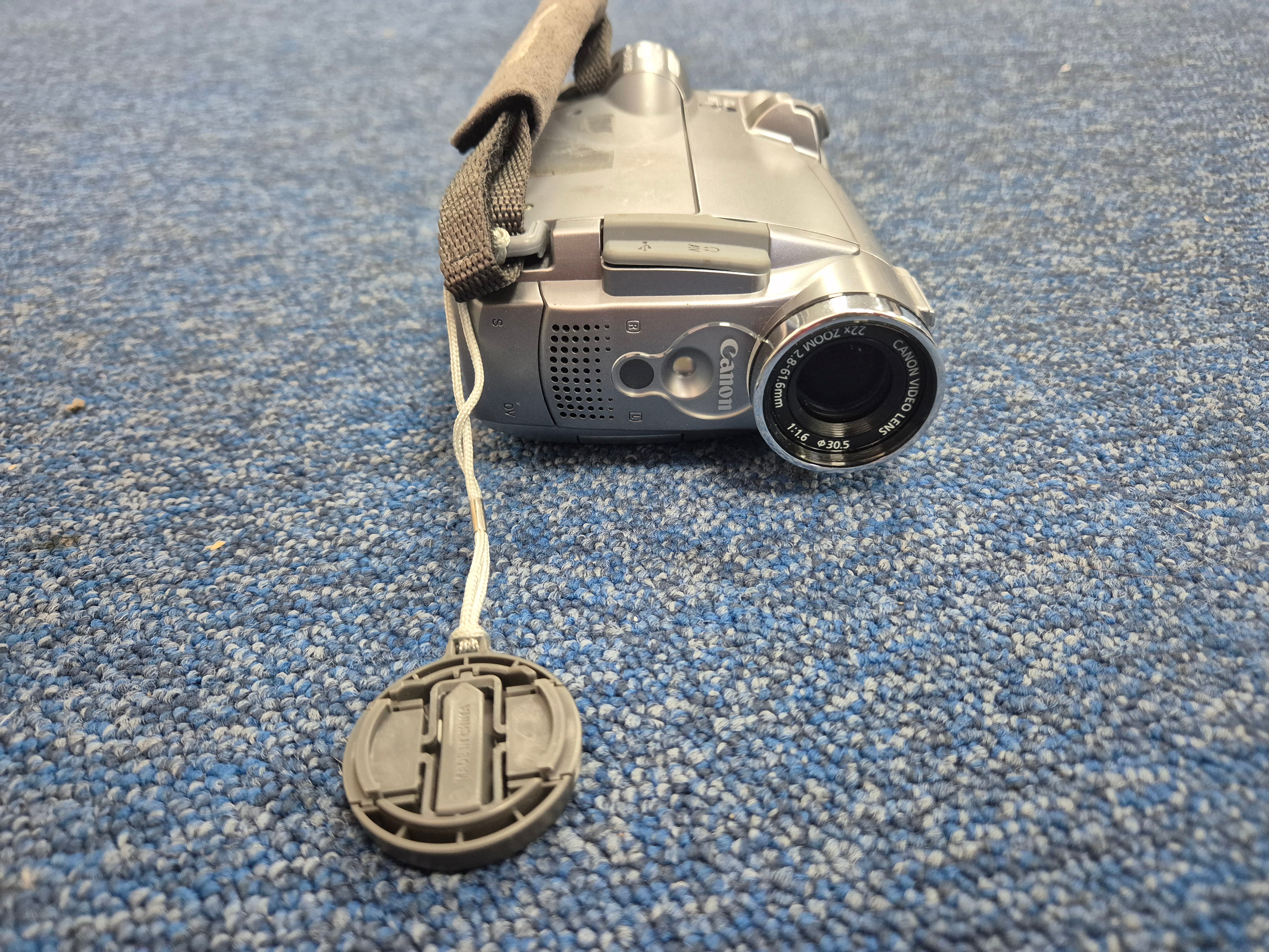 Canon Digital Video Camcorder - with accessories ( MV750i ) SPR READ DESCRIPTION