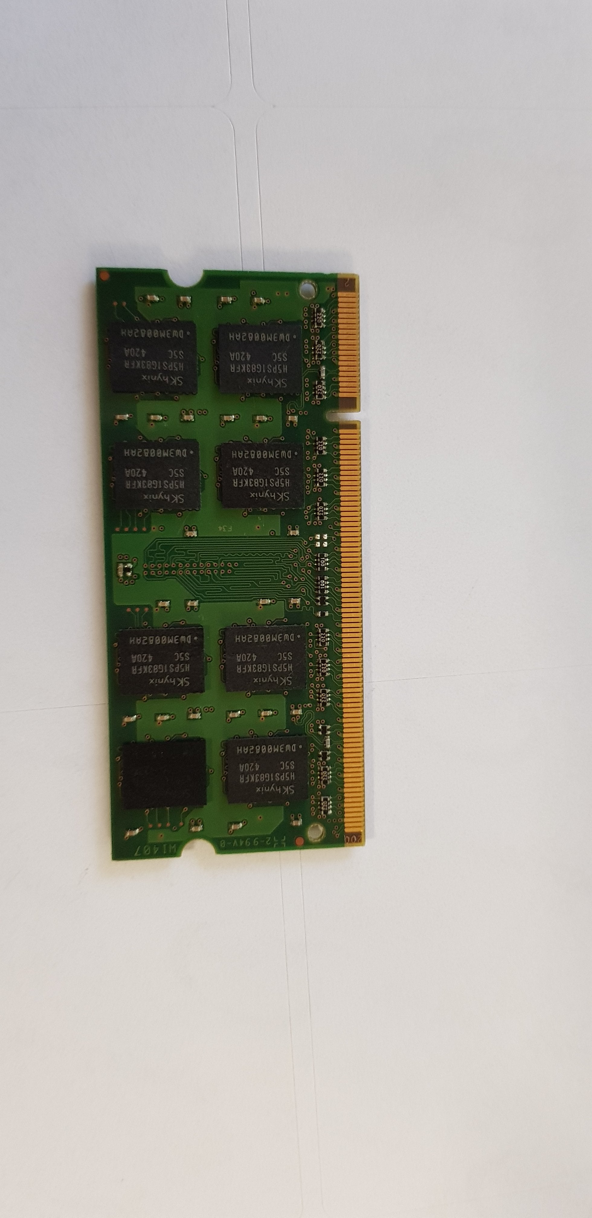 SanMax 2GB 2Rx8 PC2 5300S DDR2 667MHz Memory Module (SMD2-S2G88HK1-6ES)