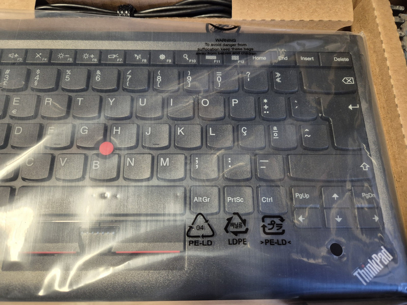 Lenovo KT-1255 ThinkPad Compact Bluetooth Keyboard w/ trackpoint - Portuguese ( 4Y40U90593 ) NEW