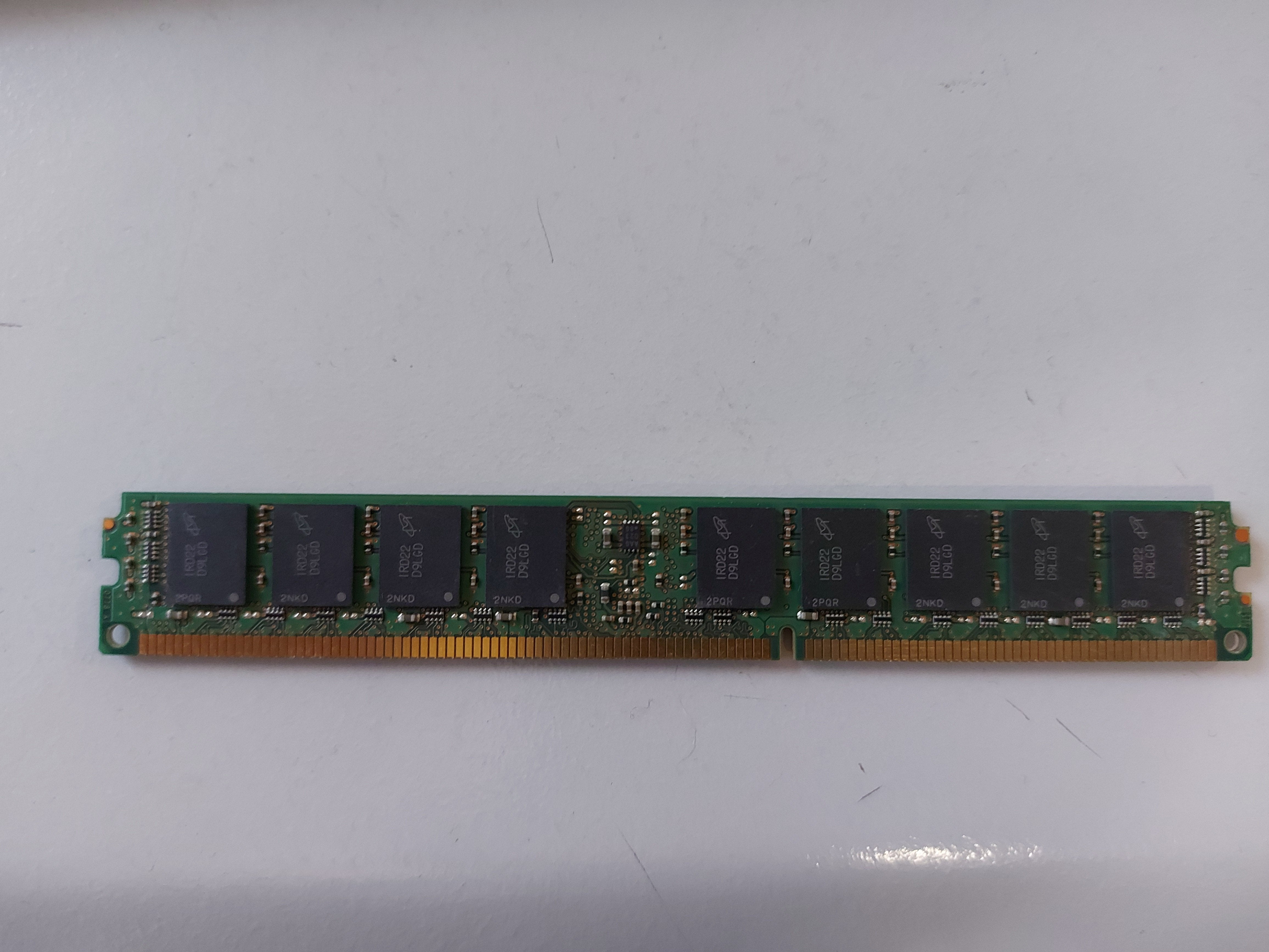 Micron 4GB PC3-10600 DDR3-1333MHz CL9 240-Pin DIMM MT18JDF51272PZ-1G4D1AD