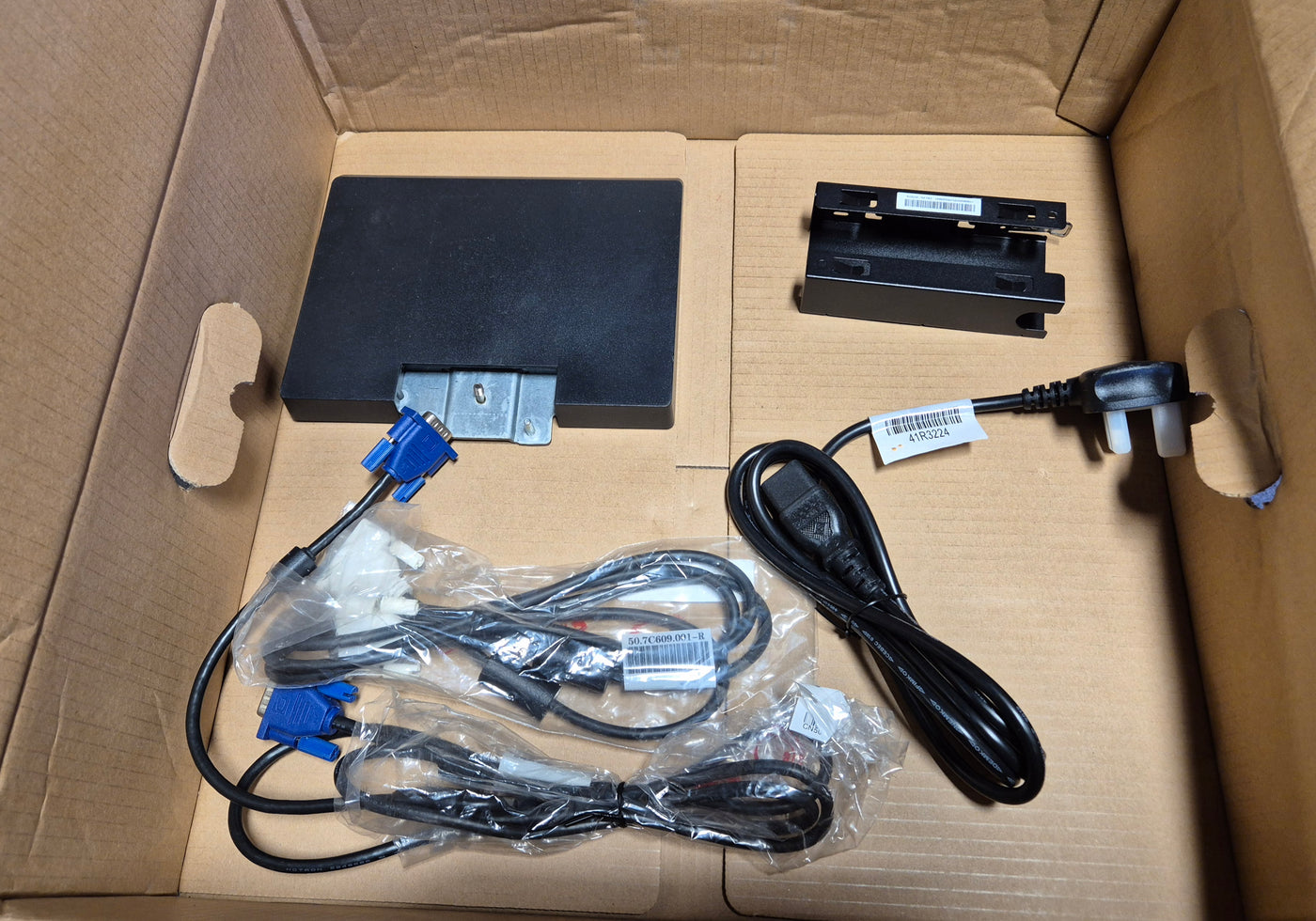 Lenovo ThinkVision LT1952pwD 19in TFT-LCD Monitor with LED cables + stand + mount ( 03X7911 2448-MB6 ) USED Grade B
