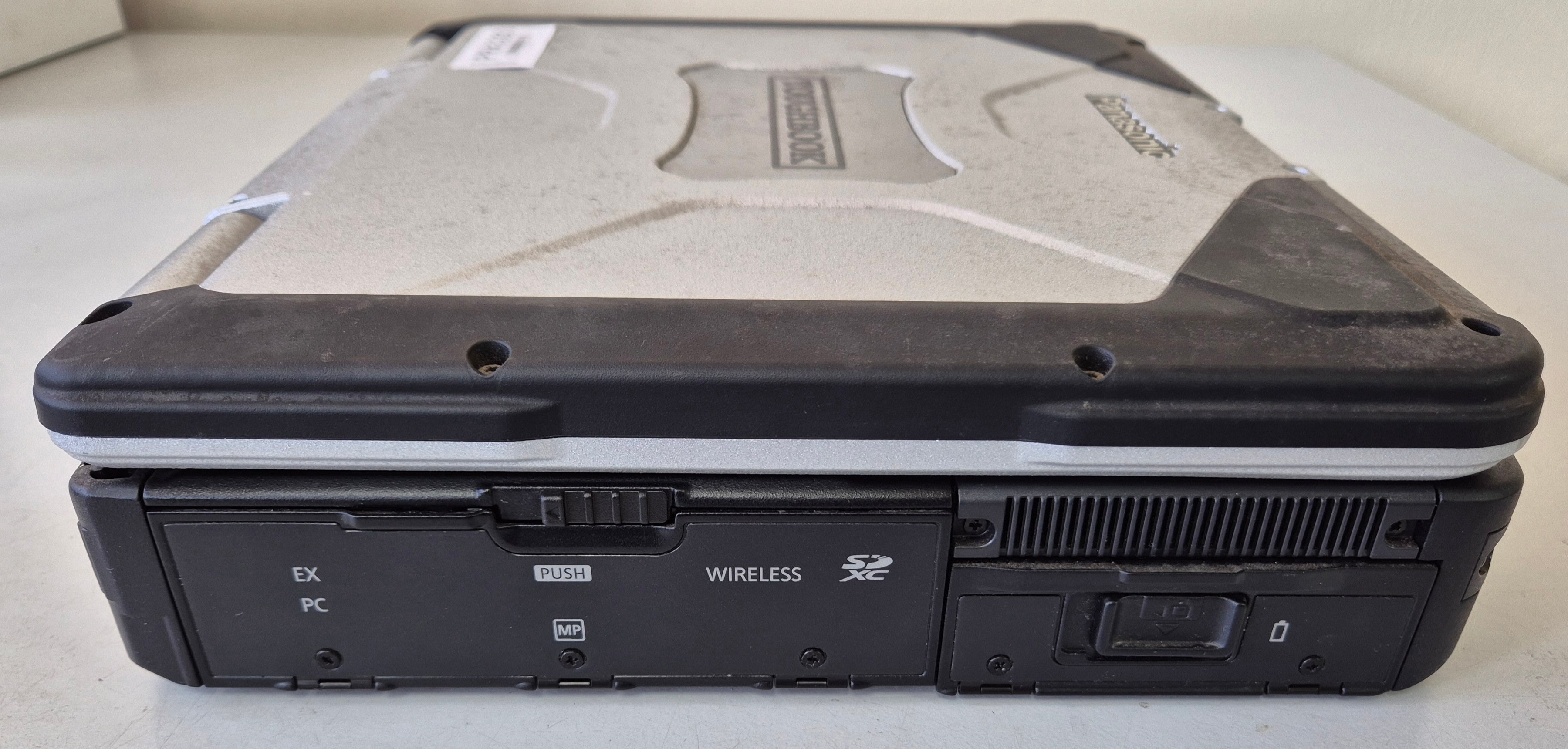 Panasonic ToughBook CF-31 500GB HDD 16GB RAM i5-5300U 2.3GHz Linux 13.1" USED
