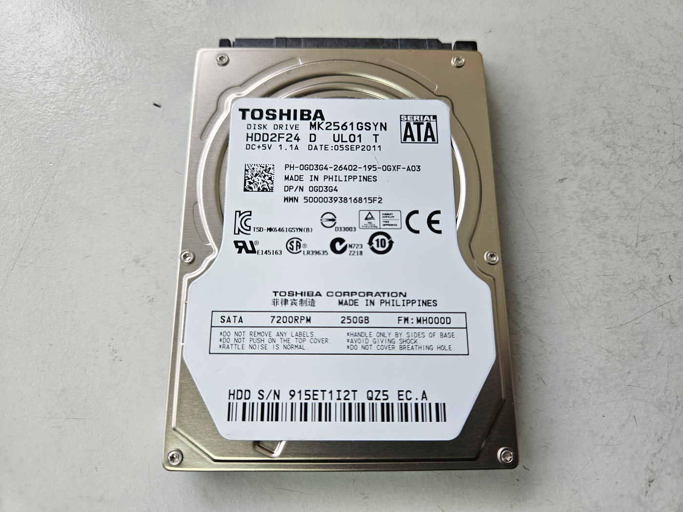 Toshiba Dell 250GB 7200RPM SATA 2.5in HDD ( MK2561GSYN 0GD3G4 ) REF