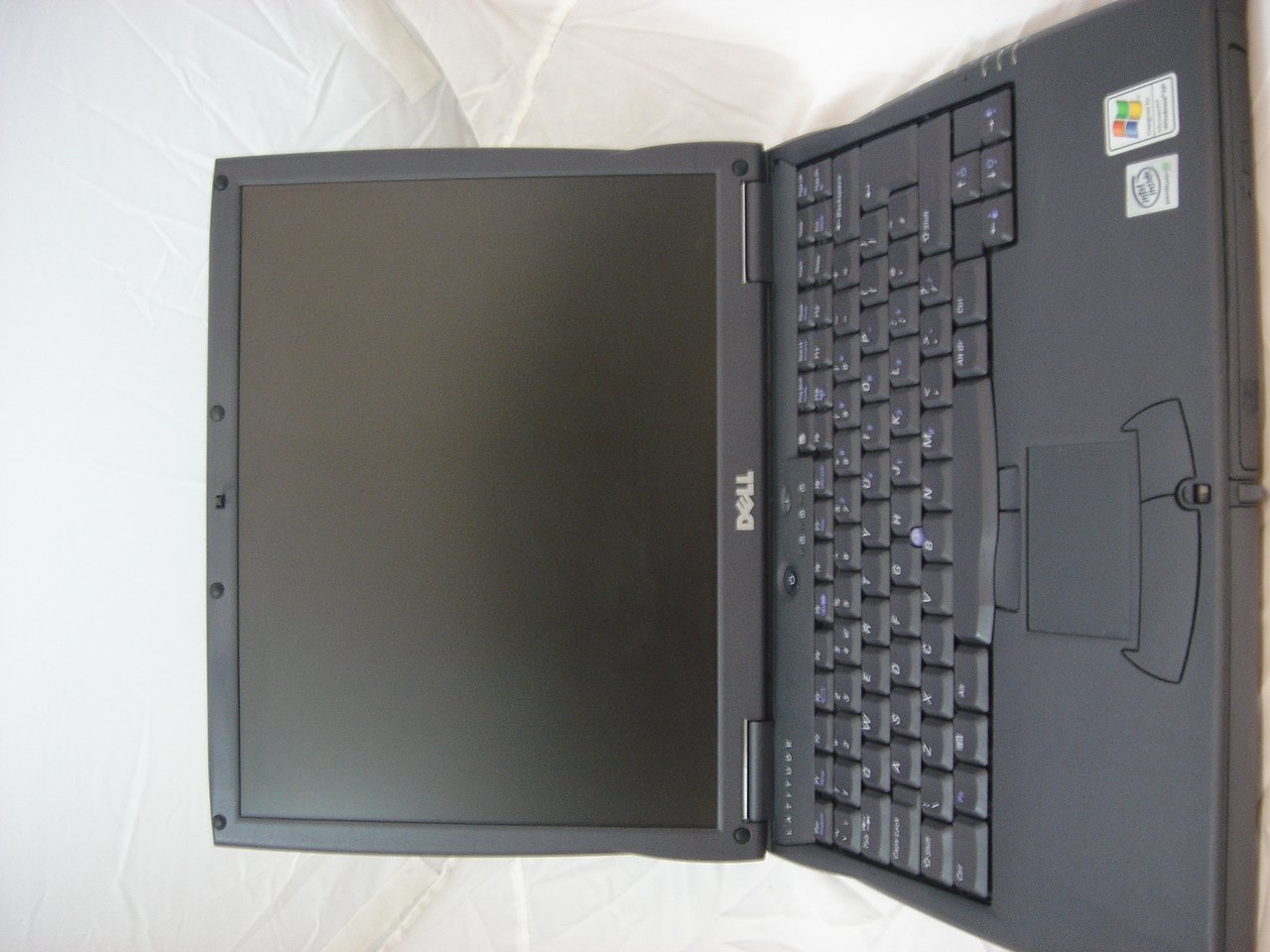 PR03390_09C748_Dell C600 Laptop P3 850Mhz 256Mp Ram 20Gb - Image2