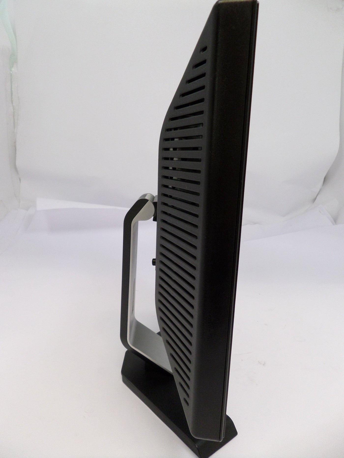 PR25757_0XP279_Dell 17" Color LCD Monitor - Image3