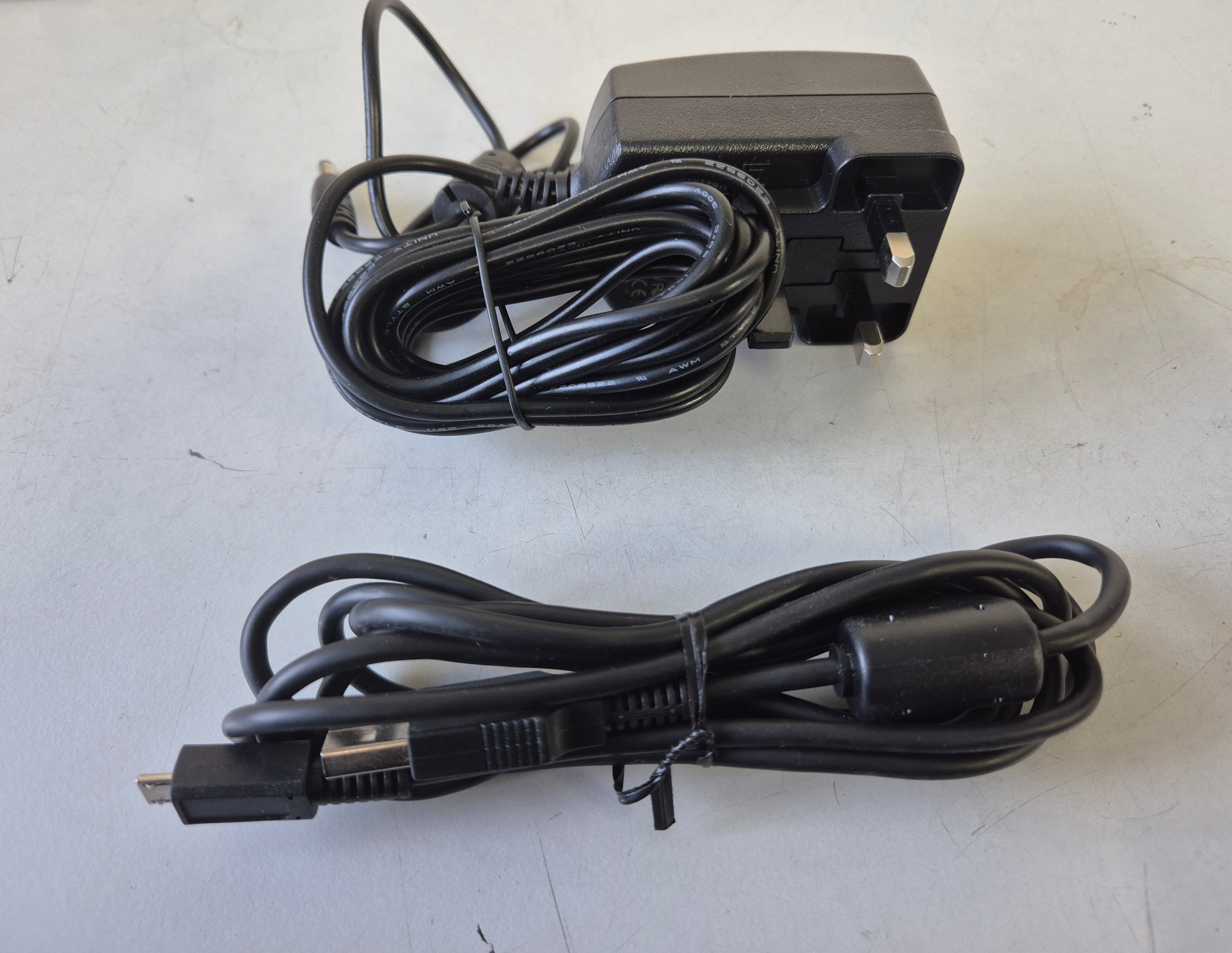 Logitech V-R0004 ConferenceCam Connect w/ speaker & cables ( 860-000490 ) USED Grade A