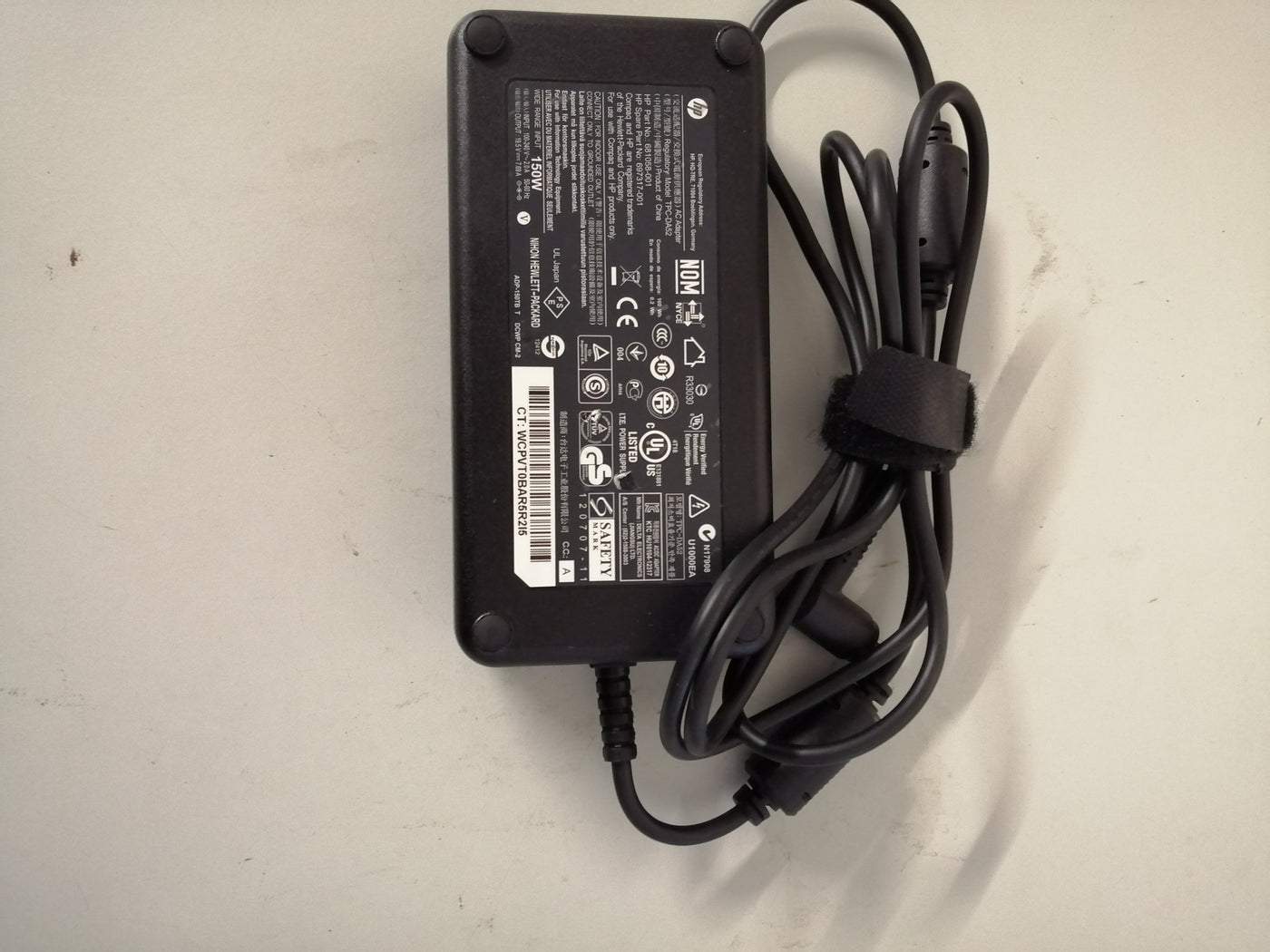 HP AC ADAPTER MODEL TPC-DA52 IN 240 V OUT 19.5 V  150 W ( 681058-001 USED )