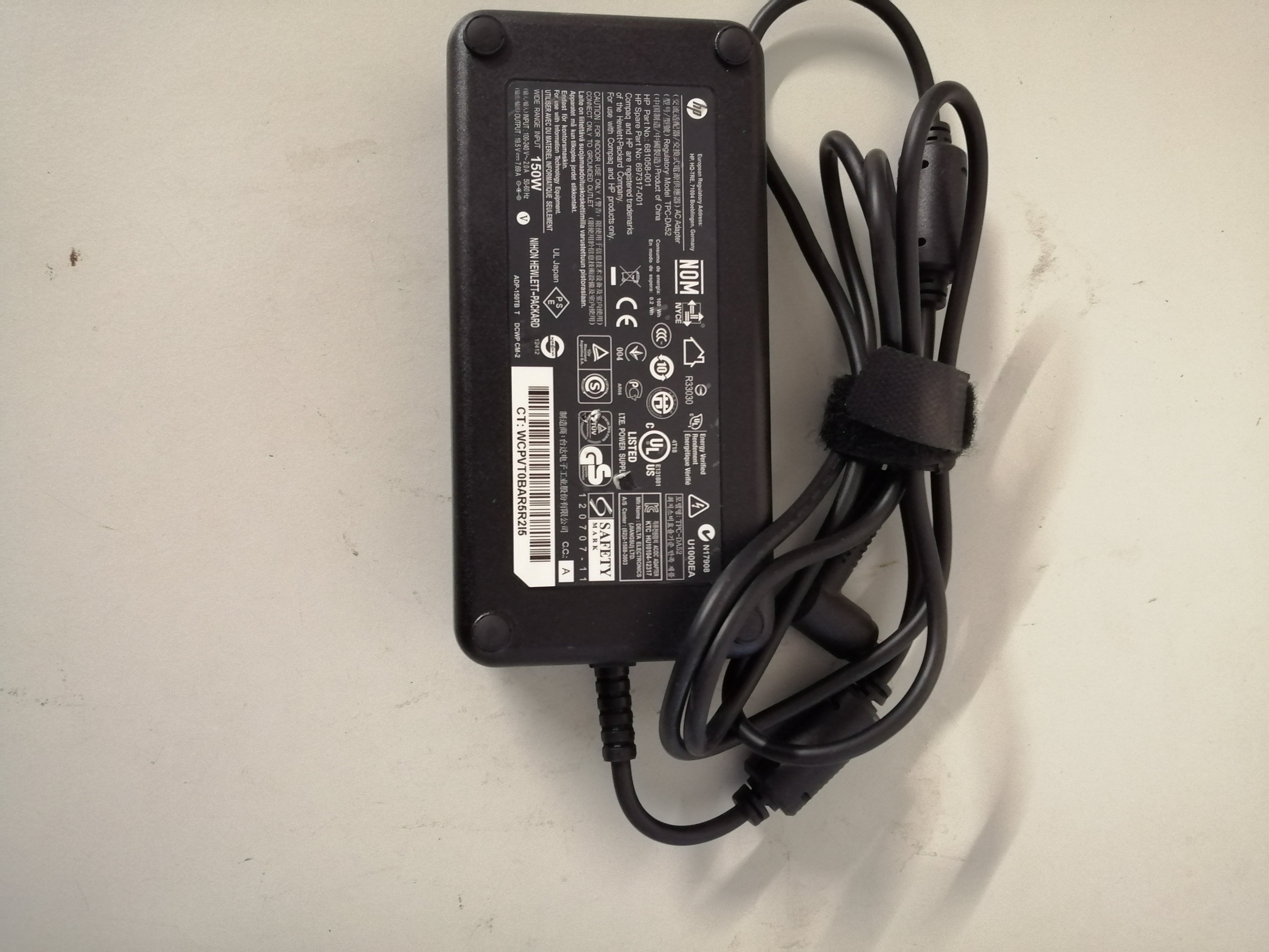 HP AC ADAPTER MODEL TPC-DA52 IN 240 V OUT 19.5 V  150 W ( 681058-001 USED )