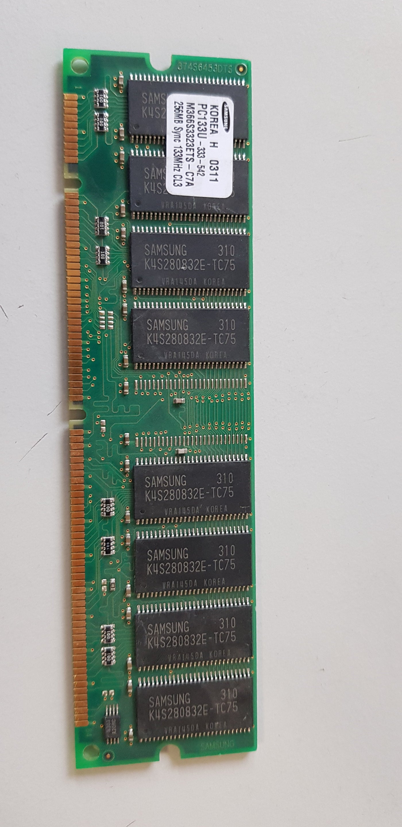 Samsung 256MB PC133U CL3 133MHz 168Pin SDRAM DIMM (M366S3323ETS-C7A)