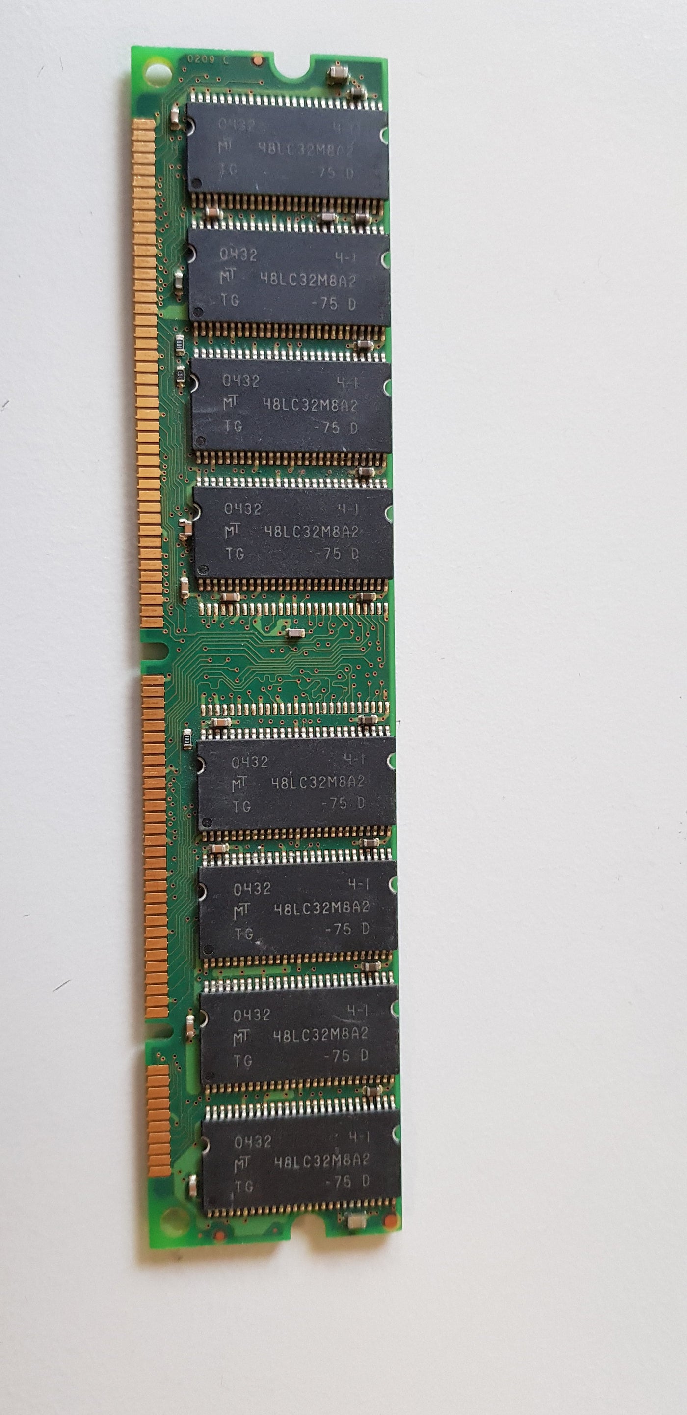 Micron HP 512MB PC133 133MHz non-ECC Unbuffered CL3 168-Pin DIMM ( MT16LSDT6464AG-133D2 232628-001 ) REF