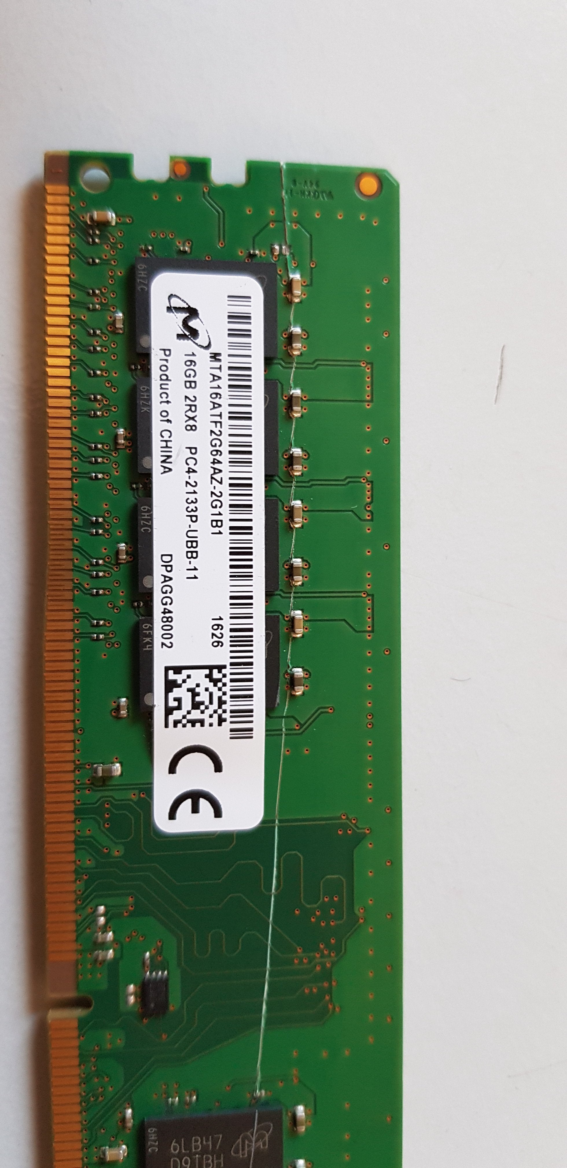 Micron 16GB PC4-17000 DDR4-2133MHz non-ECC Unbuffered CL15 288-Pin DIMM Memory Module ( MTA16ATF2G64AZ-2G1B1 ) REF
