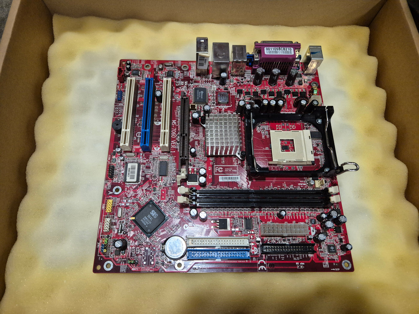 Micro-Star Socket MPGA478B System Board ( MS-7060 ) USED