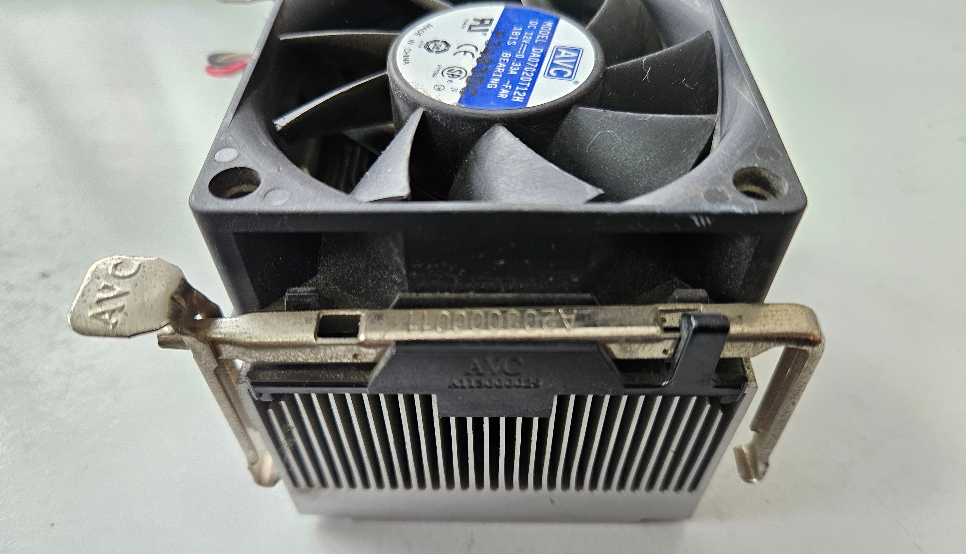 AVC DC12V 0.33A Far 1b1s Bearing CPU Cooling Fan with Heatsink ( DA07020T12H ) USED