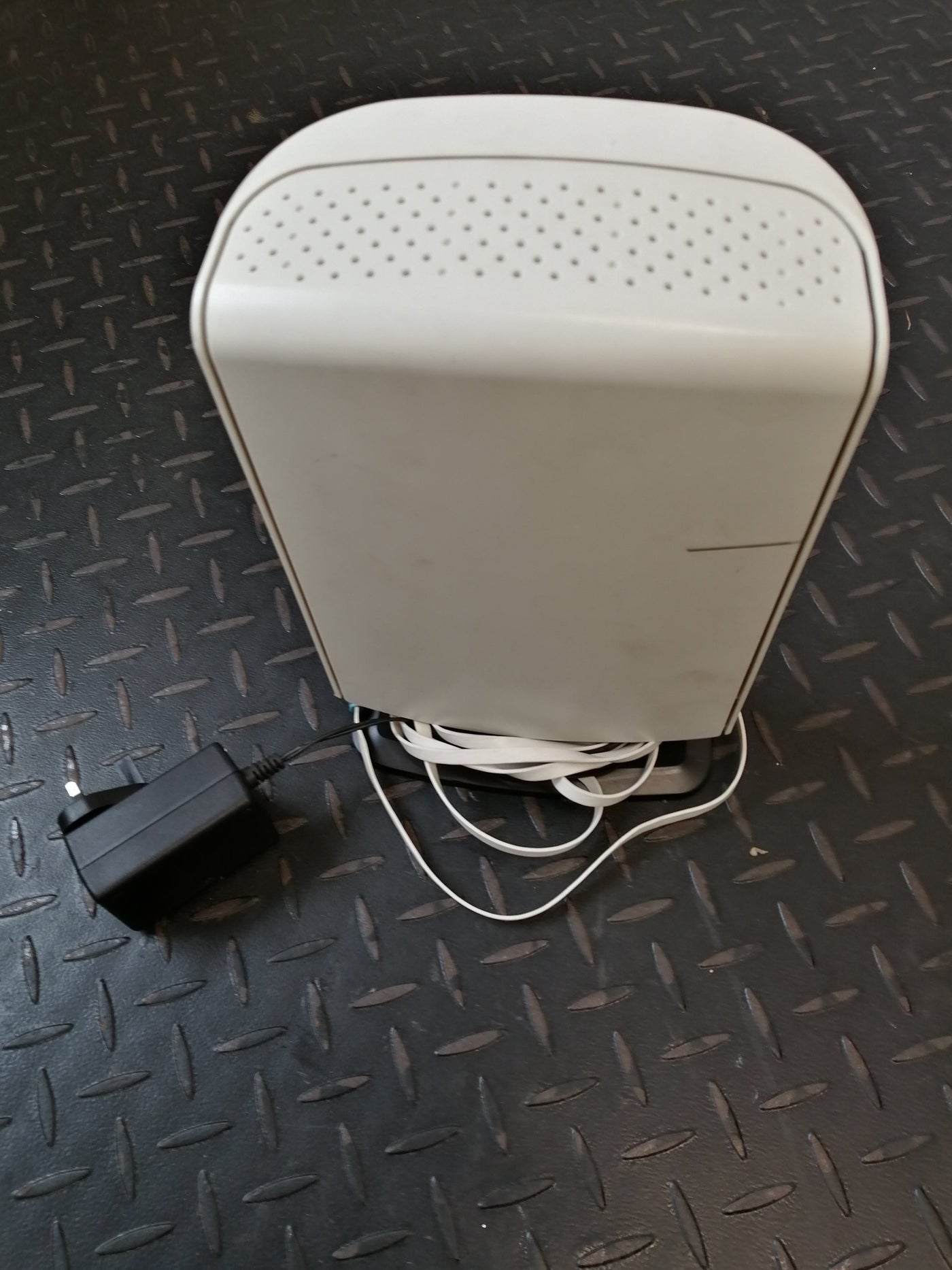 SERCOMM ROUTER 12V DC 2A WITH PSU MODEL NO ( FC170U-0003 USED )