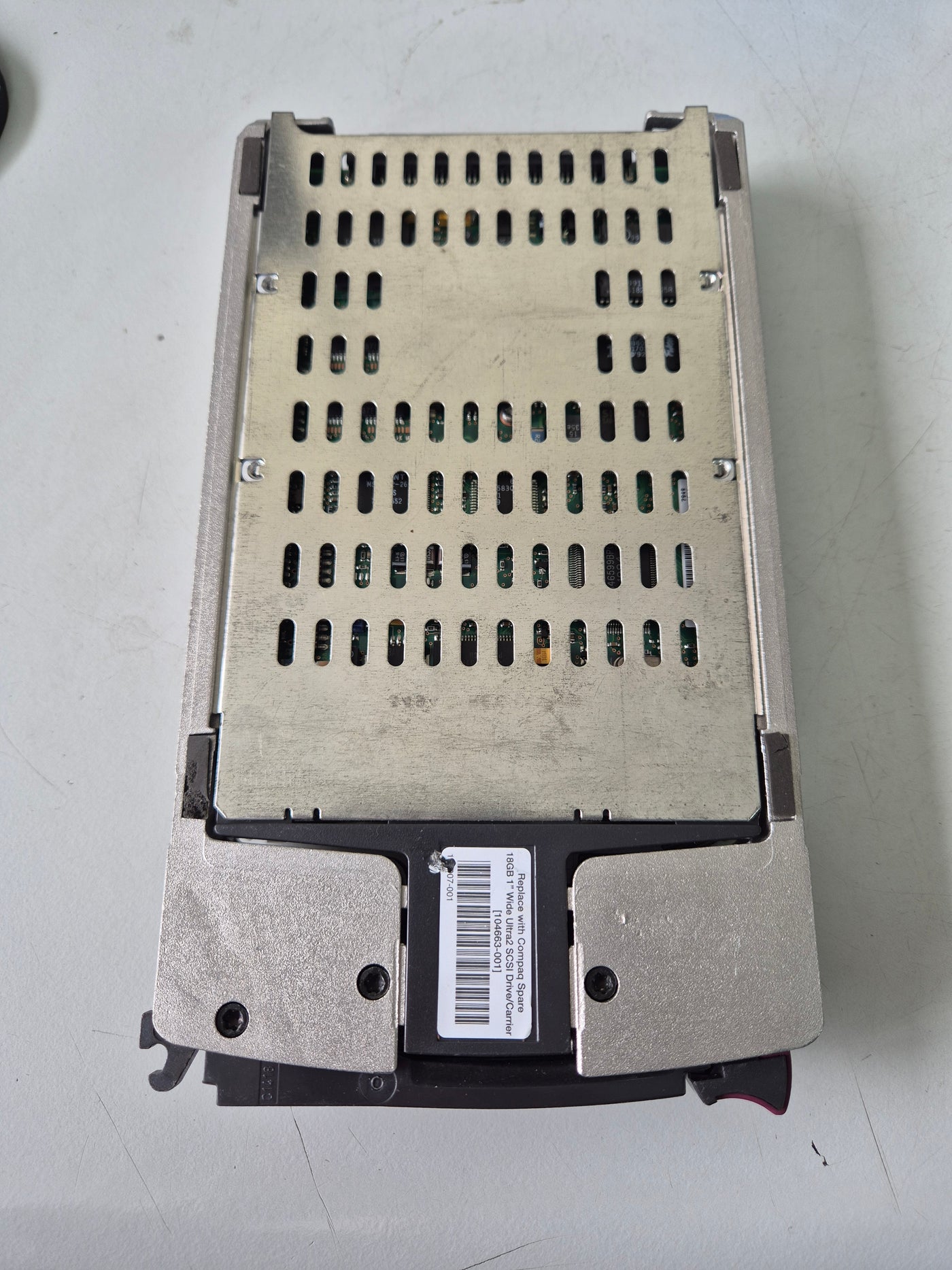 Compaq Seagate 18GB 7200RPM SCSI 80-Pin 3.5in HDD in Caddy ( 104922-001 BB01811C9C 9L2004-032 30-55981-02 104663-001 ) USED