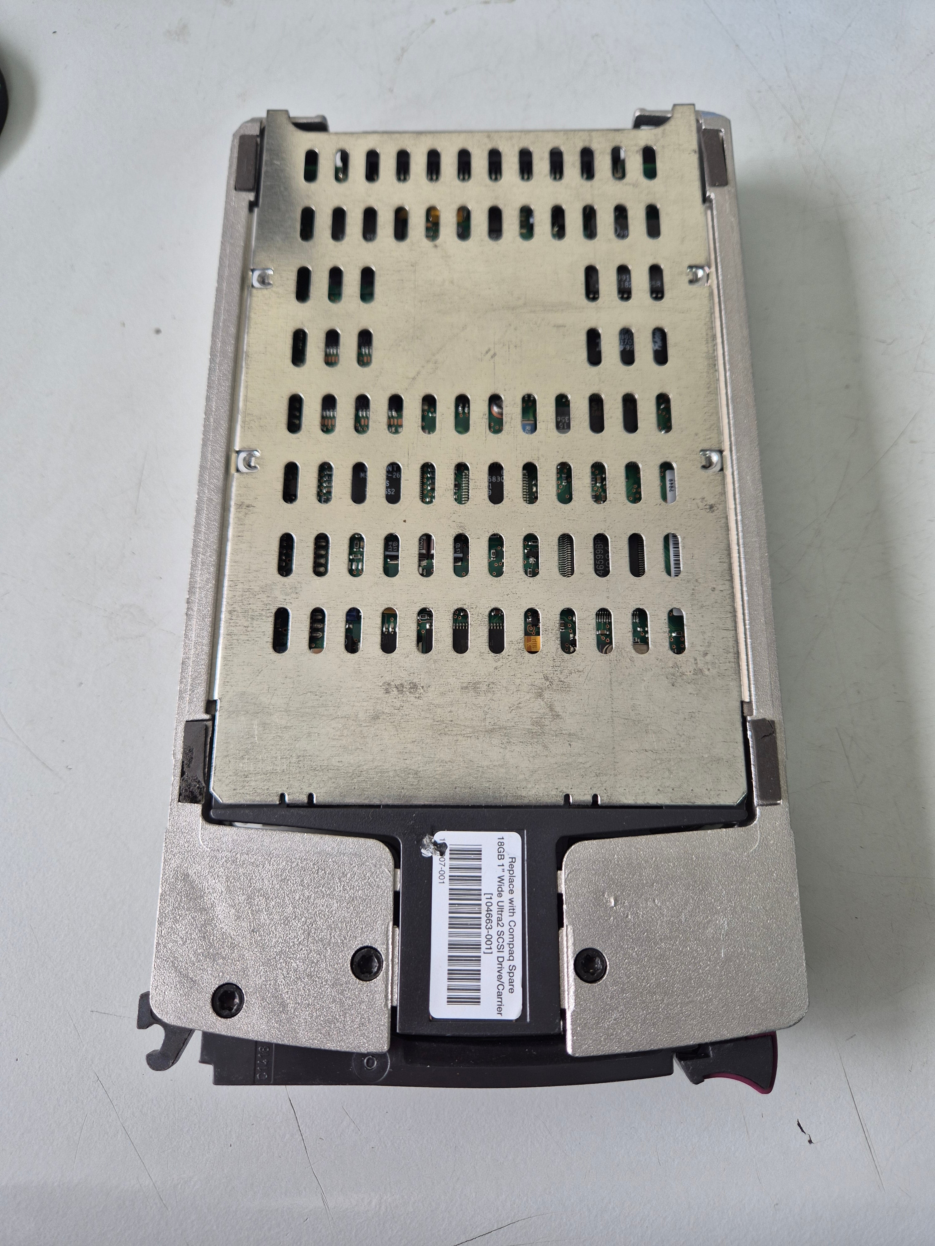 Compaq Seagate 18GB 7200RPM SCSI 80-Pin 3.5in HDD in Caddy ( 104922-001 BB01811C9C 9L2004-032 30-55981-02 104663-001 ) USED