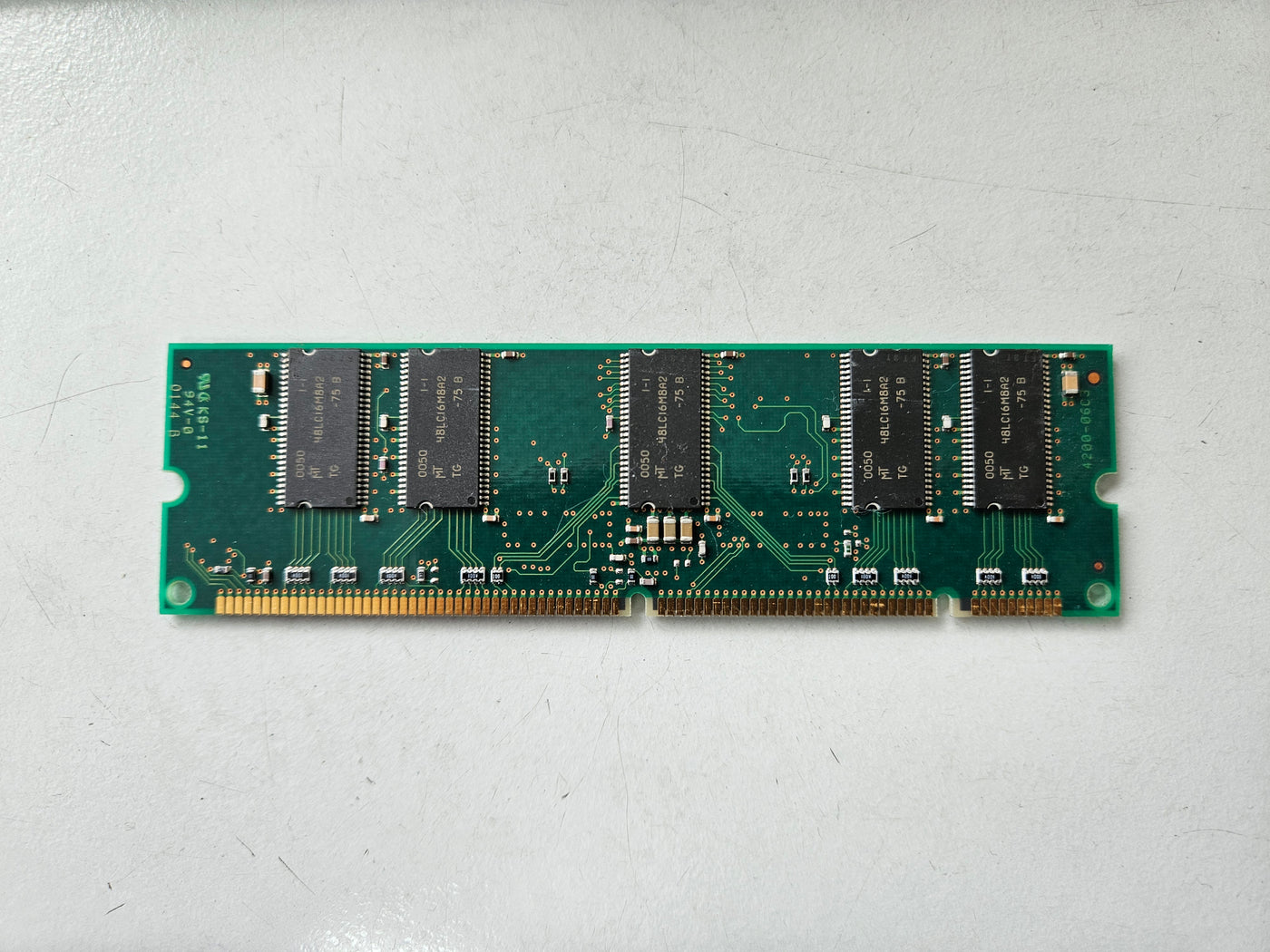 Micron 128MB 133MHz PC133 ECC Registered CL3 168-Pin SDRAM DIMM ( MT9LSDT1672G-133B1 ) REF