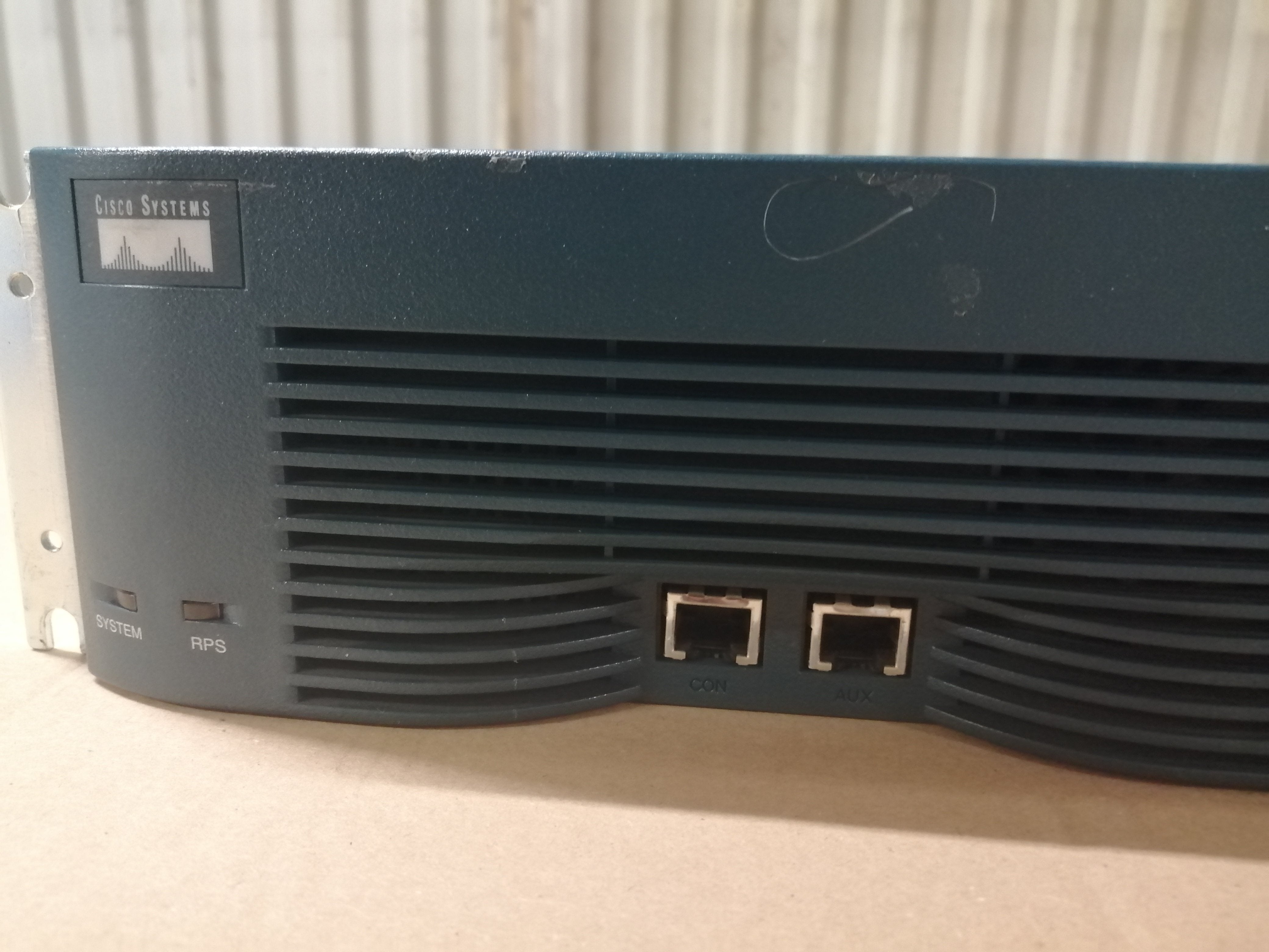 CISCO 3600 SERIES ROUTER ( MN  3640A PN 47-15493-01 USED )