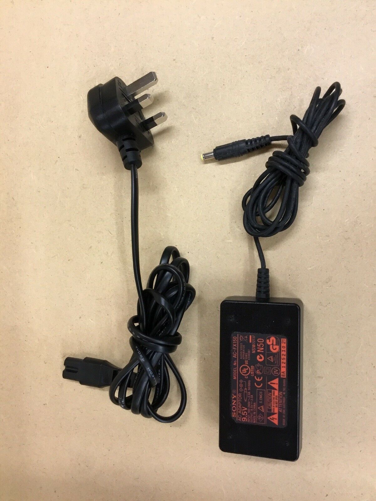SONY AC ADAPTOR 9.5V (AC FX150 USED)