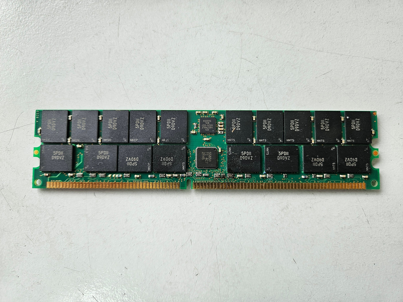 Micron Crucial 2GB PC3200 DDR-400 ECC Reg CL3 SDRAM DIMM ( MT36VDDF25672G-40BD2 CT25672Y40B.36LFD ) REF