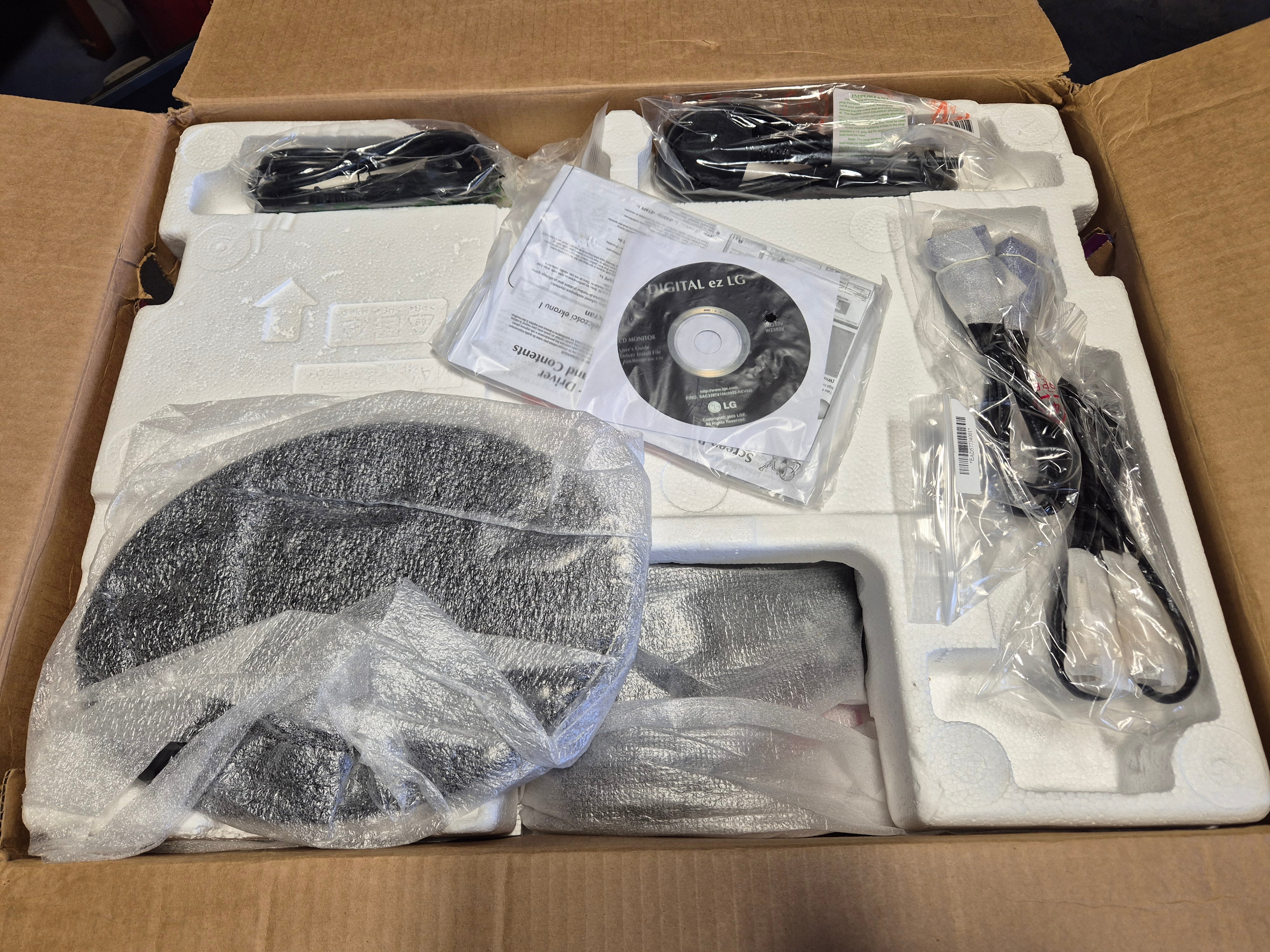 LG Flatron W2253V 22-inch Full HD LCD Monitor BOXED w/ accessories ( W2253VQV W2253V-PF ) USED