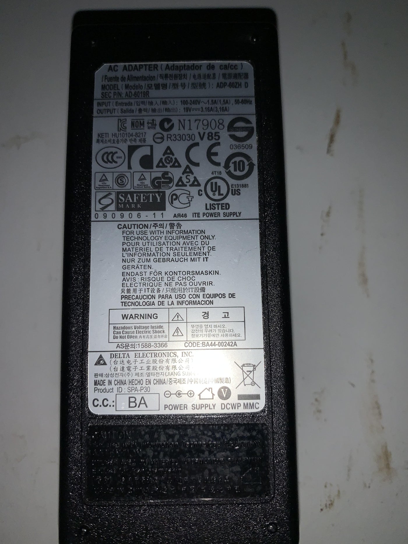 SAMSUNG ADP-60ZH D 19V AC Adapter ( AD-6019R ADP-60ZH D    Samsung )