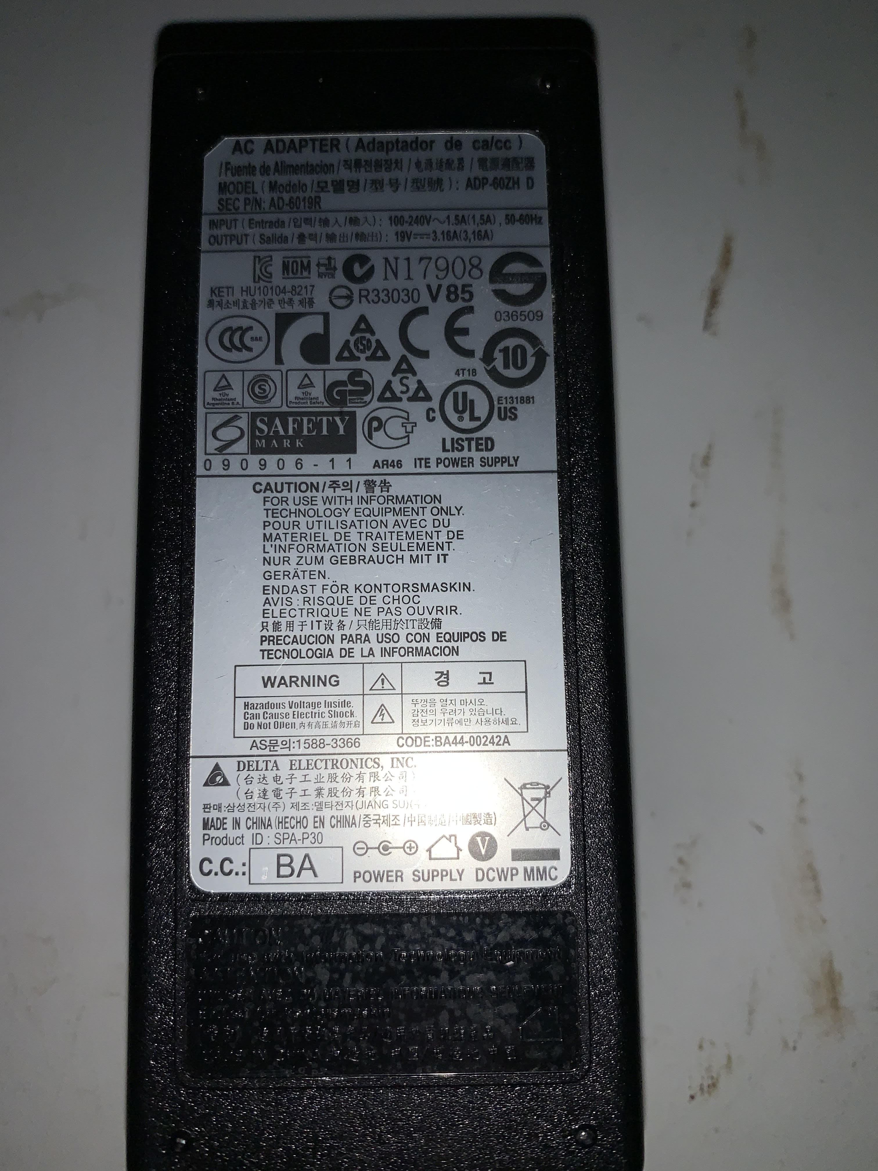 SAMSUNG ADP-60ZH D 19V AC Adapter ( AD-6019R ADP-60ZH D    Samsung )