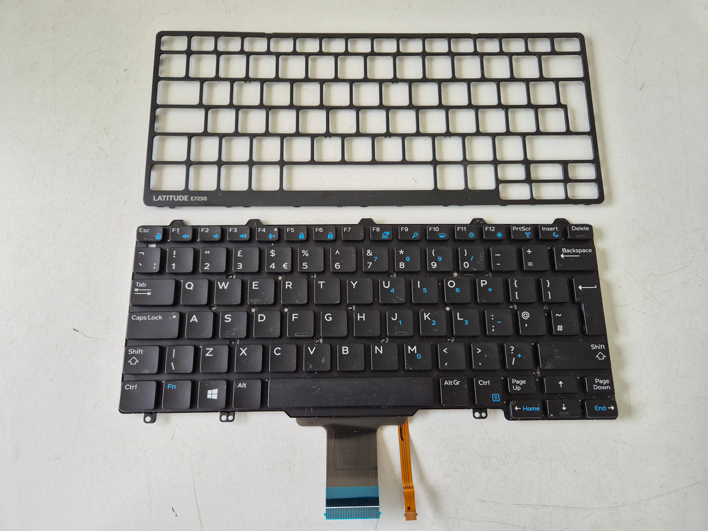 Dell Latitude E7250 UK Keyboard + plastic surround ( PK1313O1B12 NSK-LMABC 0U 0D2C6M ) USED