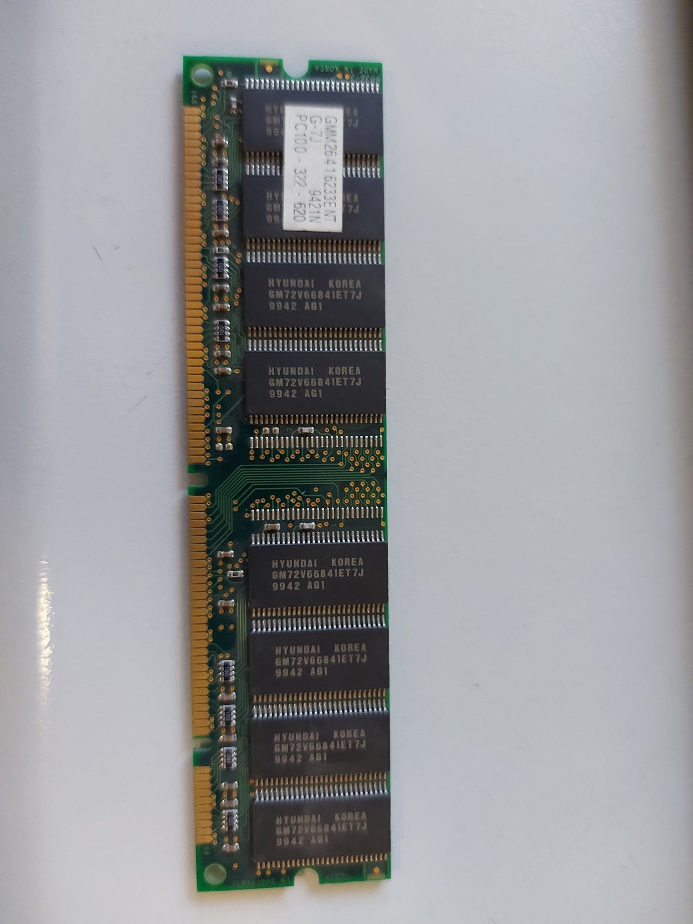 Hyundai 128 MB SD-RAM 168-pin PC-100 non-ECC CL3 DIMM Module GMM26416233ENTG-7J