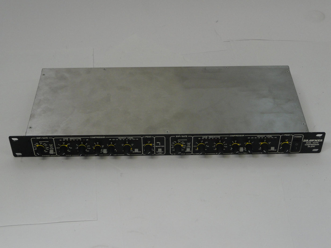 PR14278_DL241_Drawmer Dual Auto Audio Compressor - Image2