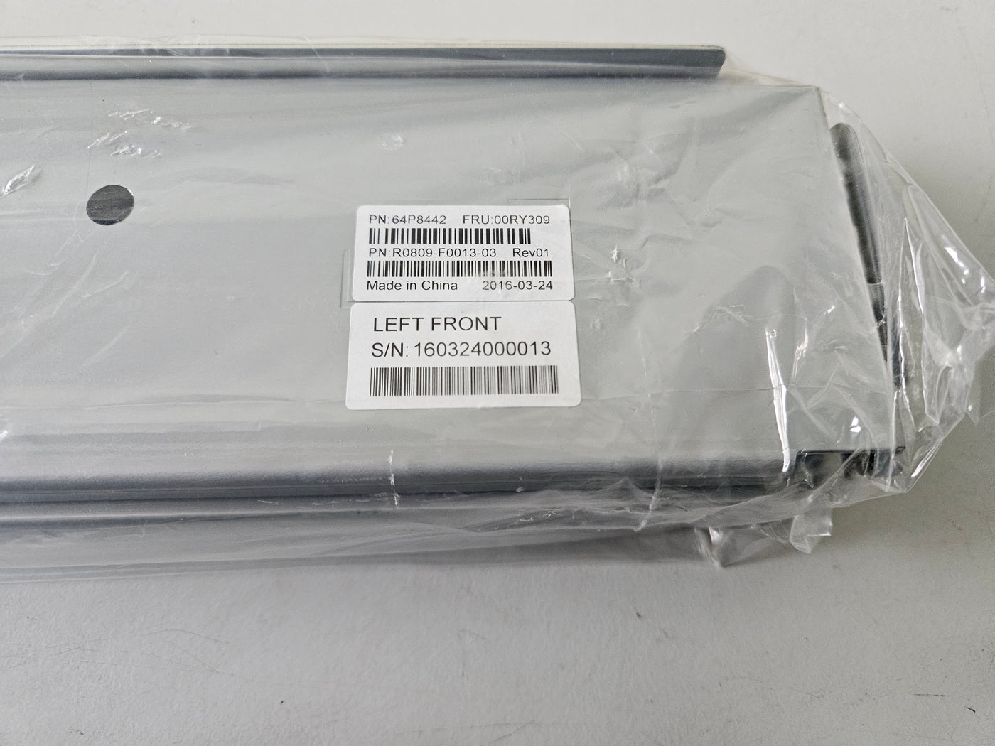 IBM 2U Left + Right Rackmount Rail Kit for System X3650 ( 64P8442 00RY309 R0809-F0013-03 ) NOB