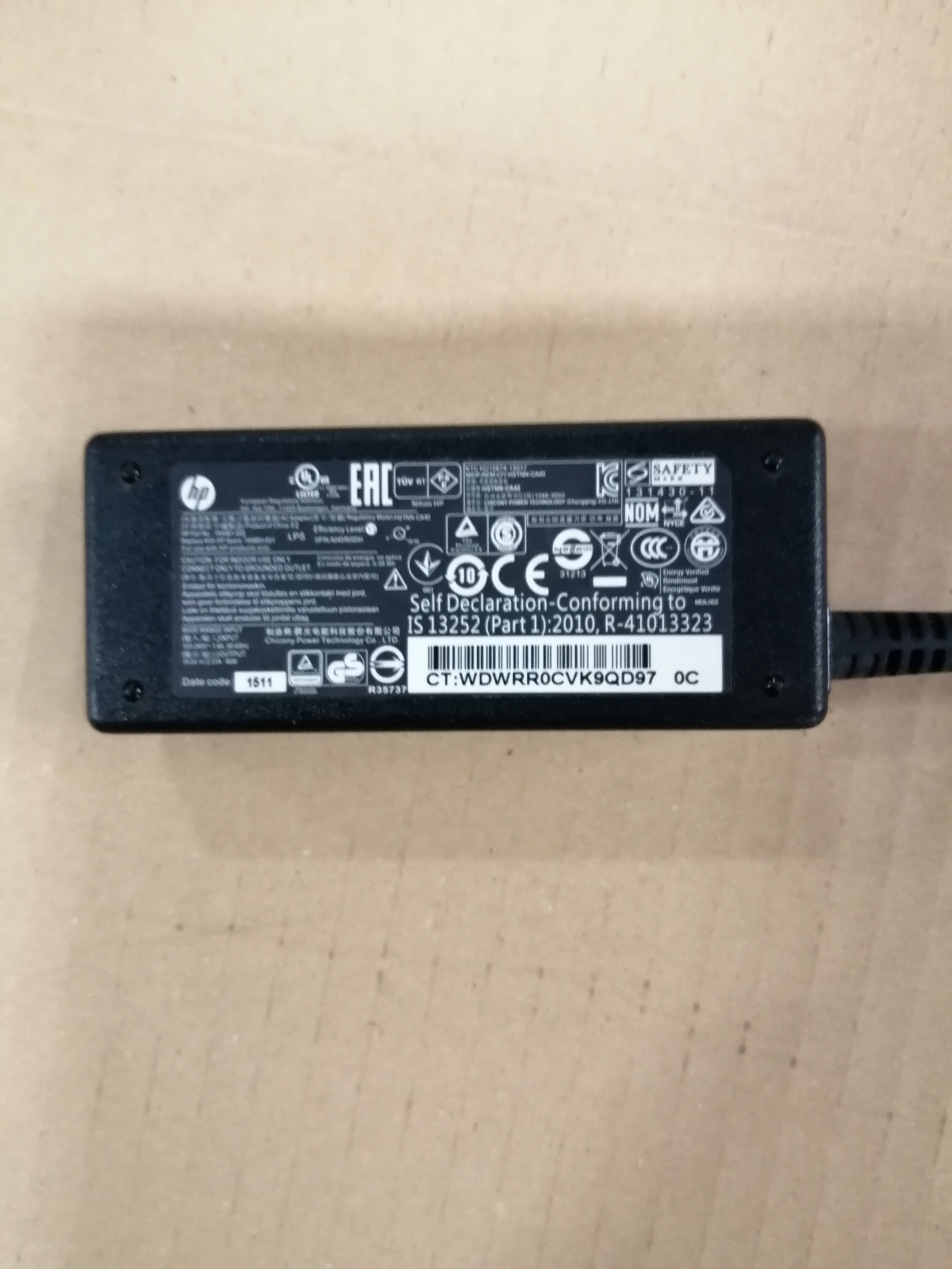 HP AC ADAPTER HSTNN-CA40 IN 40V 1.4A OUT 19.5V 2.31A ( 744481-002 USED )