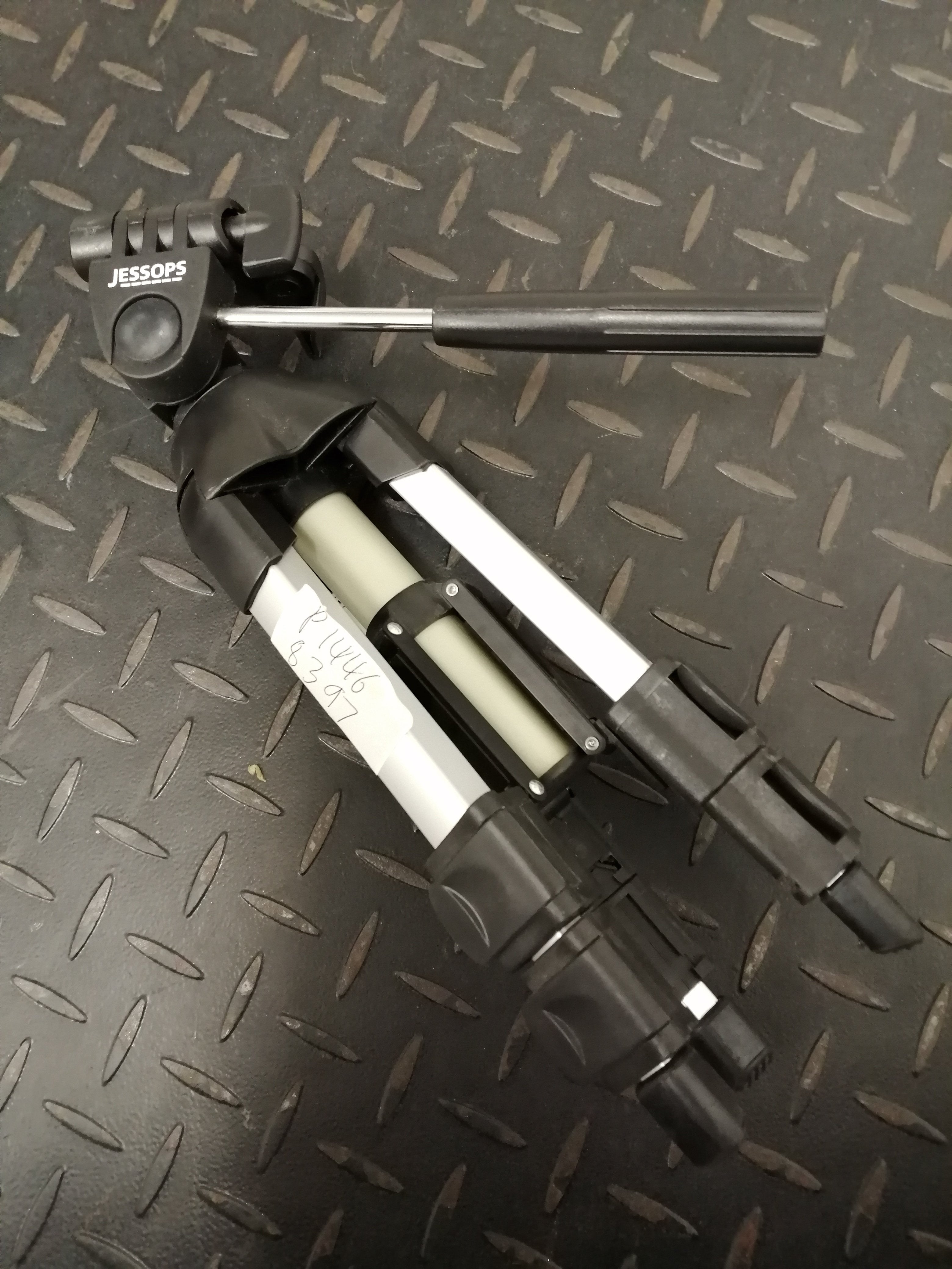 JESSUPS TP318 MNI CAMERA TRIPOD ( TP318 USED )