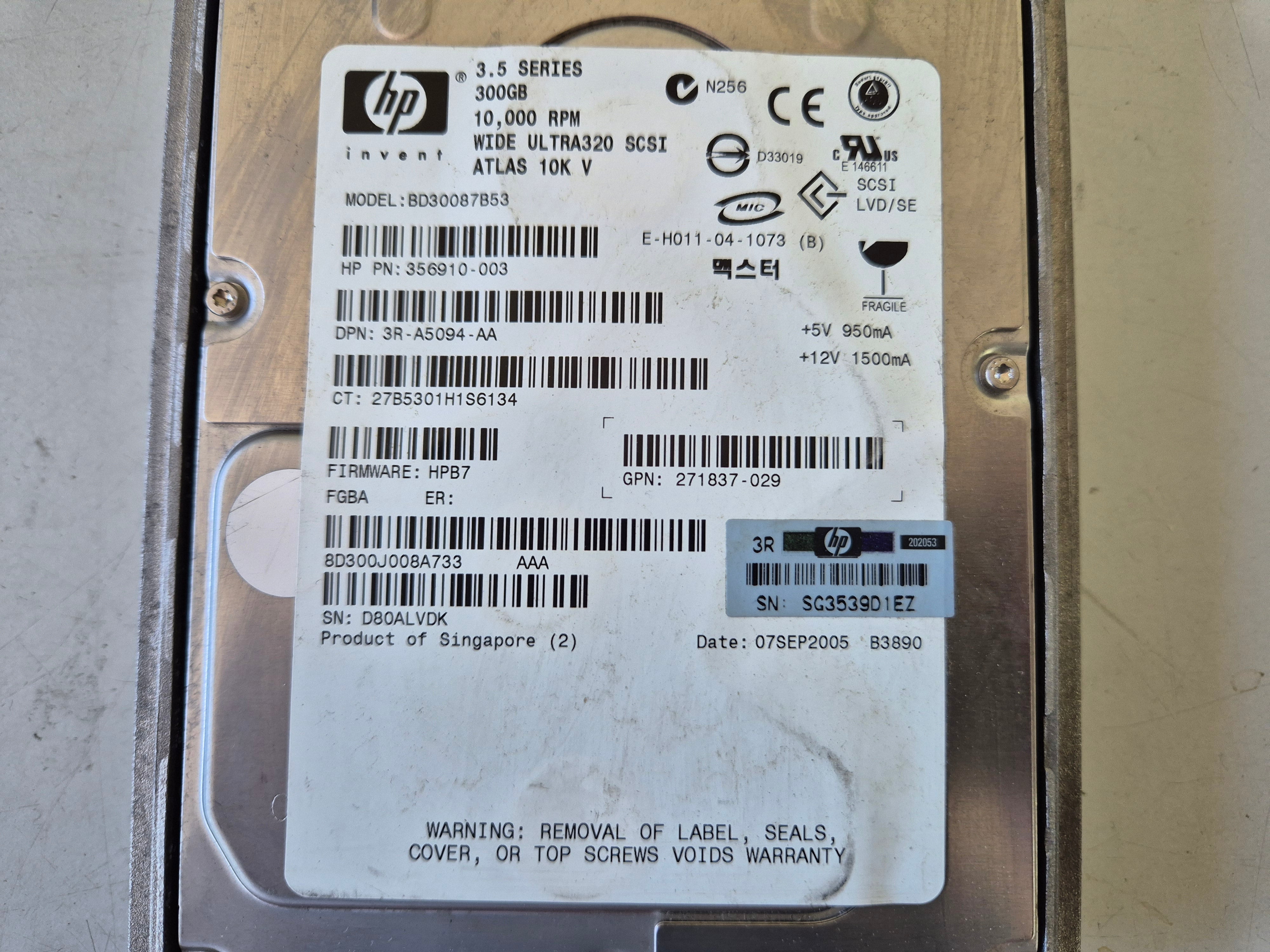 HP Maxtor 300GB 10K SCSI 320MB/S 3.5in HDD in Caddy ( BD30087B53 356910-003 3R-A5094-AA 271837-029 8D300J0 ) USED