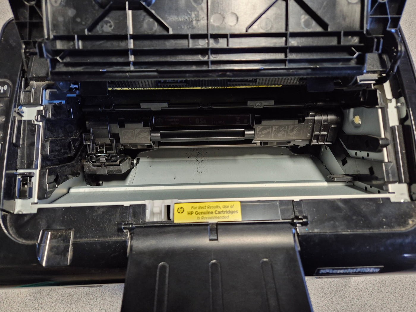 HP LaserJet P1102W – Bottom paper box missing - STILL PRINTS ( CE658A ) USED