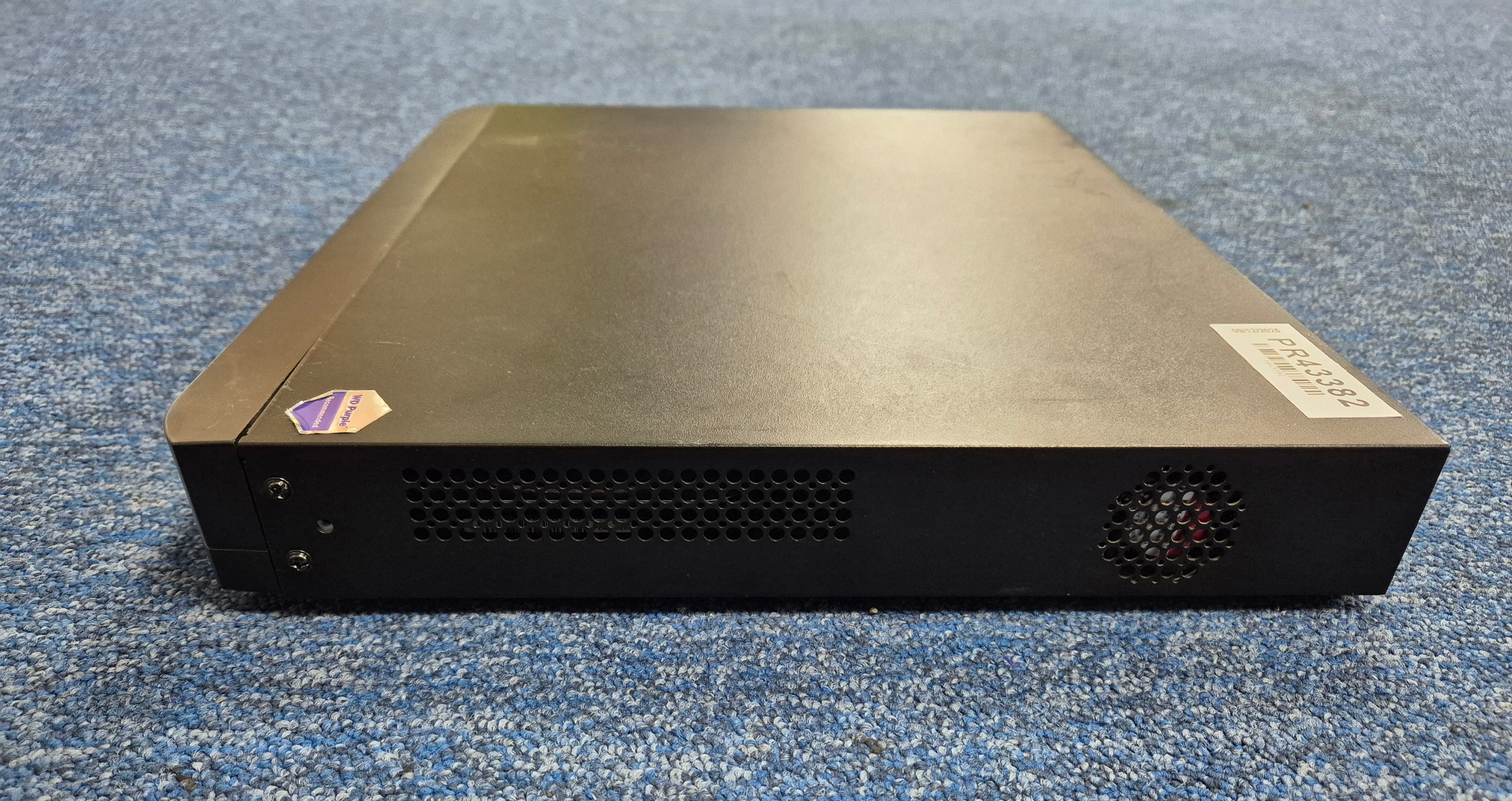 Hikvision Digital Video Recorder - Embedded Net DVR 2x4TB HDD - passwords reset NO PSU ( DS-7216HUHI-K2 ) USED