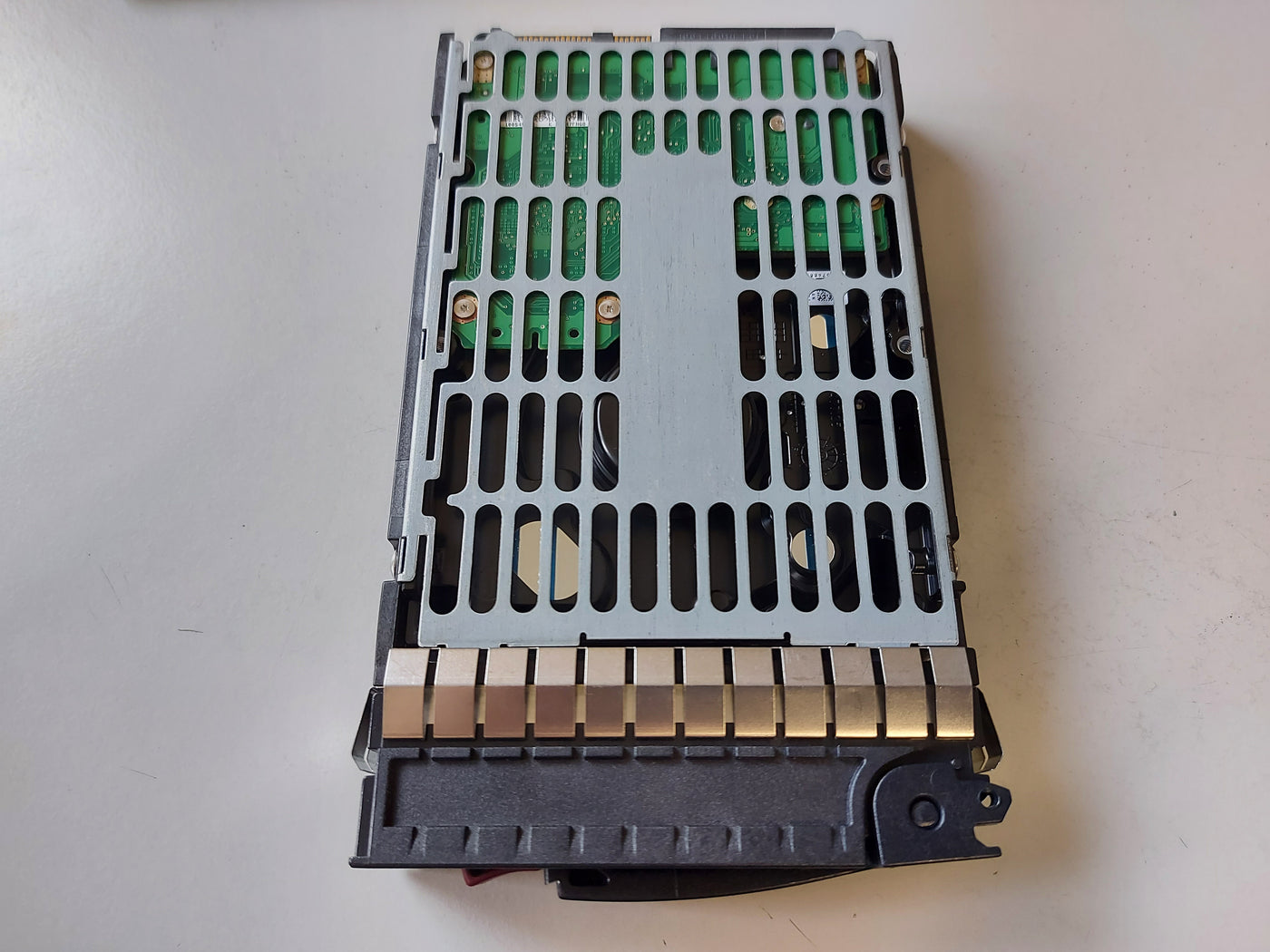 HP Seagate 450GB 15Krpm SAS 3.5in HDD in CADDY ( 9FM066-035 ST3450857SS 516810-002 EF0450FARMV 516832-004 517352-001 ) REF