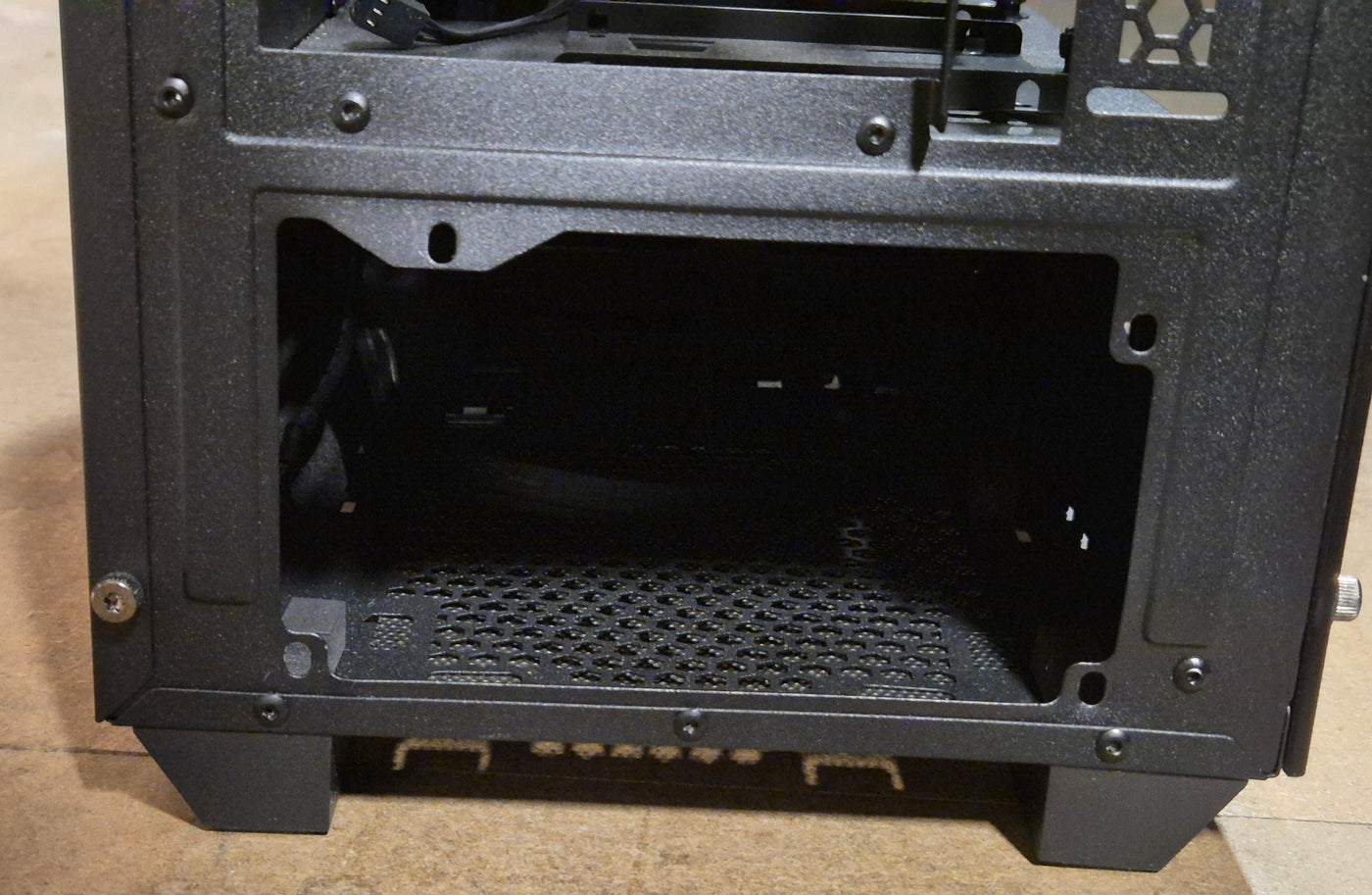 Antec P8 Mid Tower Gaming Cabinet - 3 x 120mm Fans Preinstalled USED