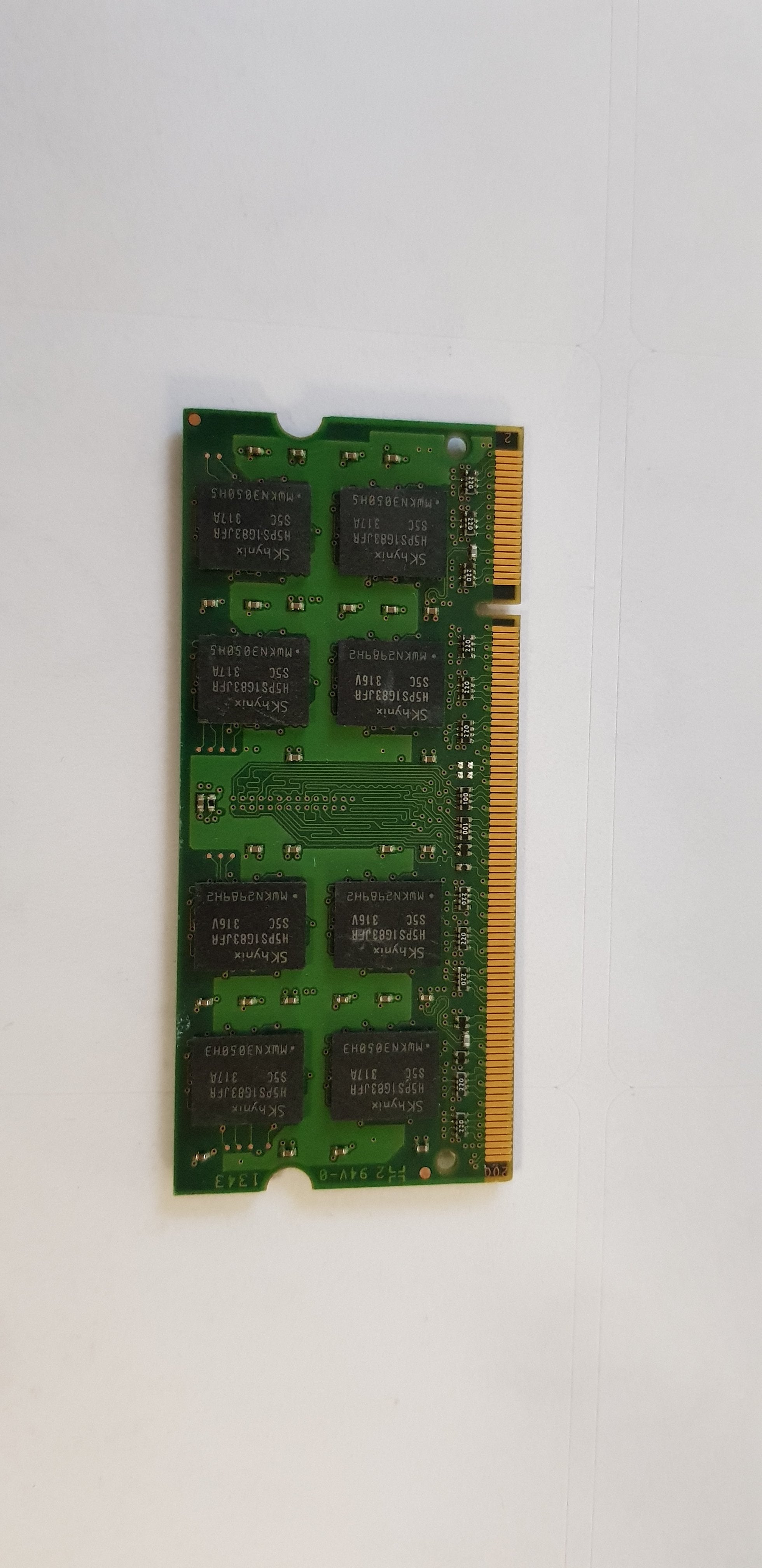 SanMax 2GB PC2 2Rx8 5300S SODIMM MEMORY MODULE (SMD-N2G88HSP-6E)