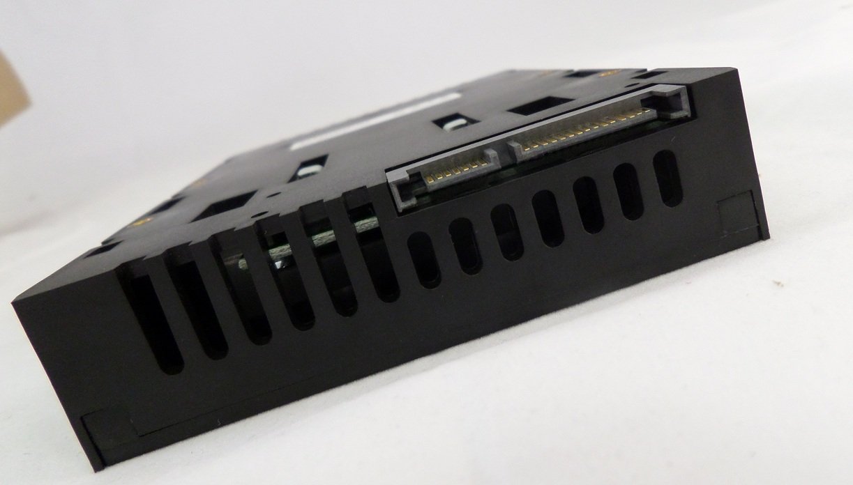 PR21312_SNA-DC/35_Kingston HDD Bay Adapter 2.5in and 3.5in - Image3
