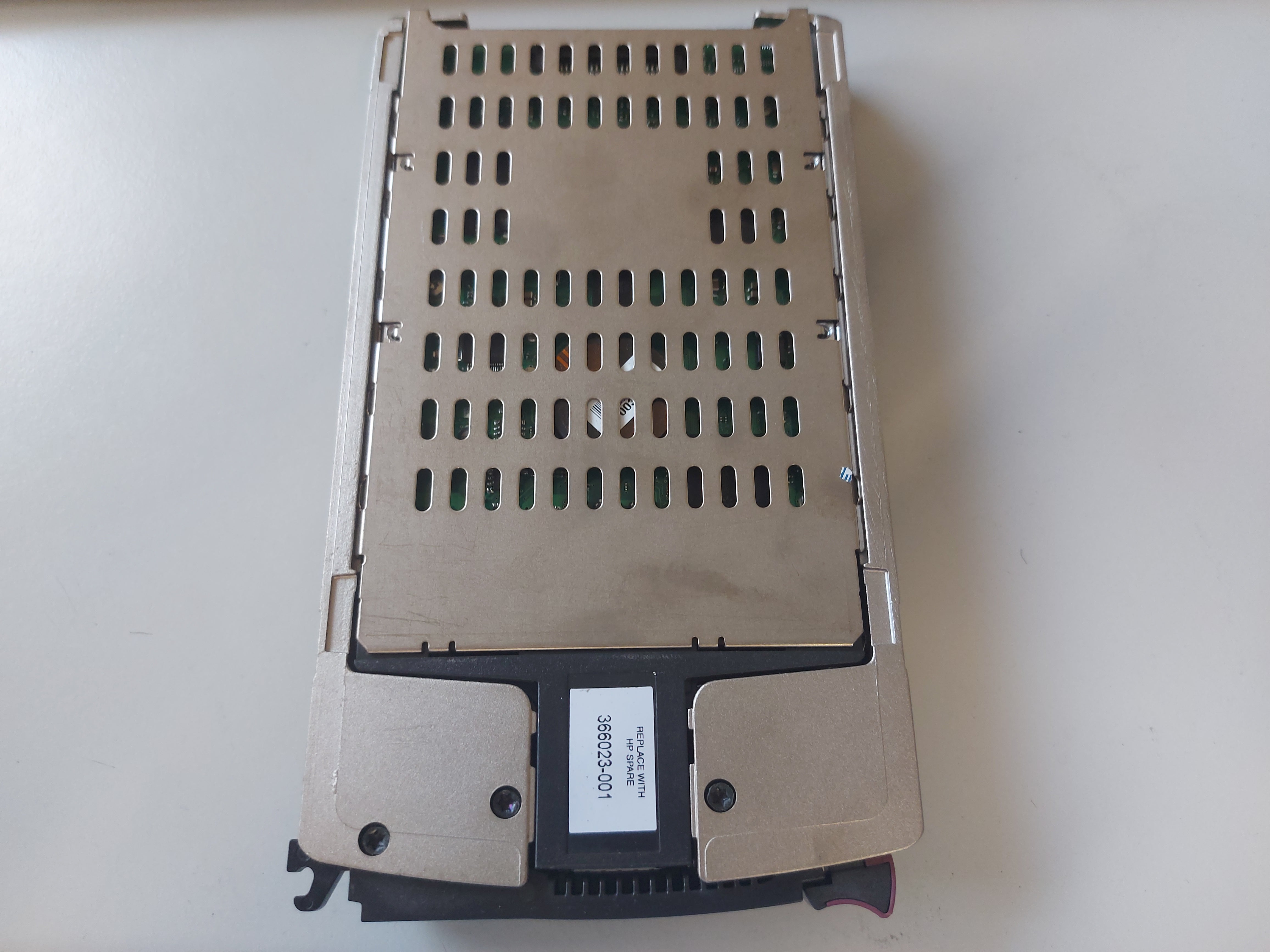 HP Seagate 300GB 10Krpm Fibre Channel 3.5in HDD in Caddy ( 9X1004-144 ST3300007FC BD30058232 359461-007 404742-001 366023-001 ) USED
