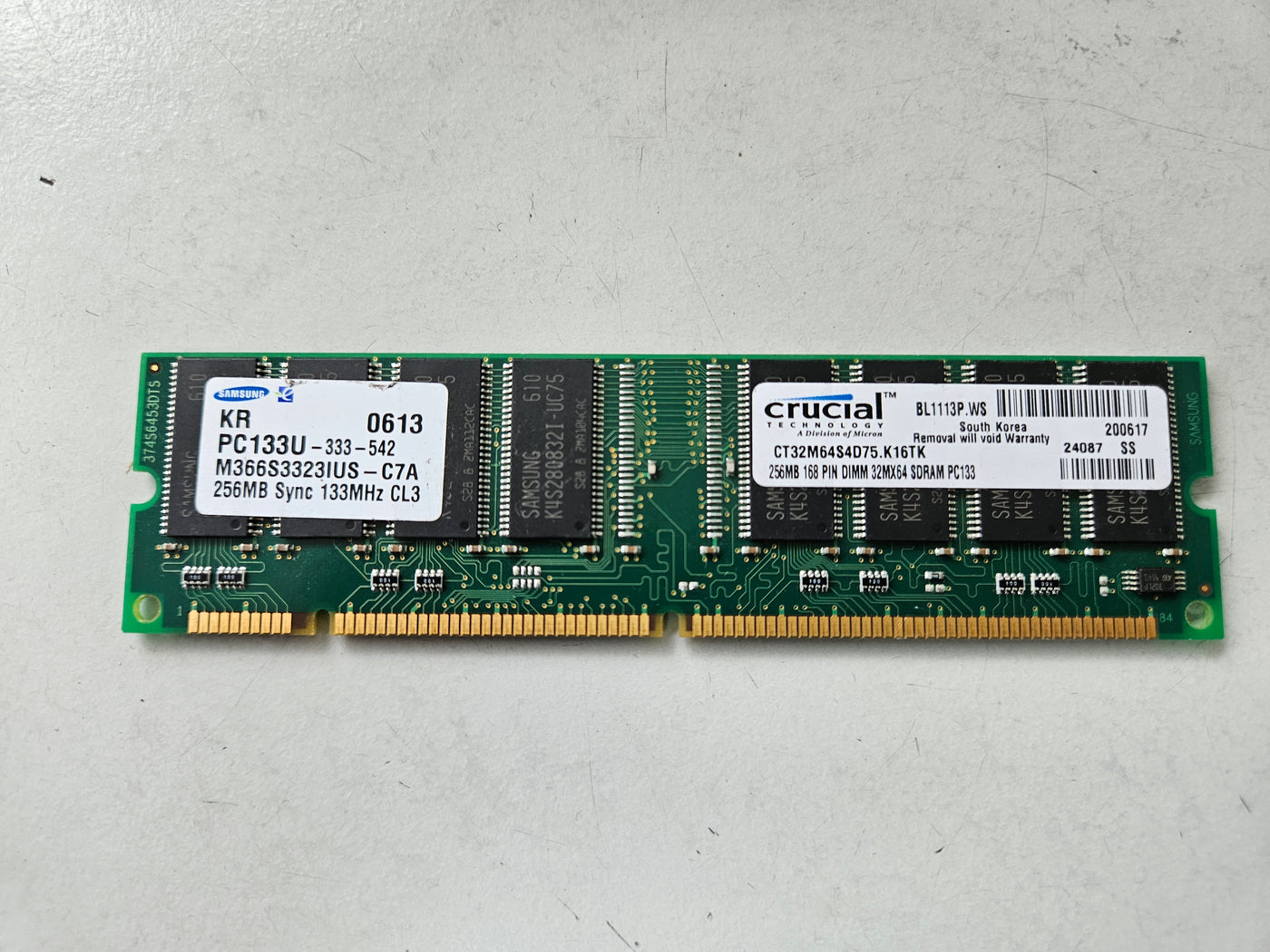 Samsung Crucial 256MB PC133 133MHz CL3 168-Pin DIMM ( M366S3323IUS-C7A CT32M64S4D75.K16TK ) REF