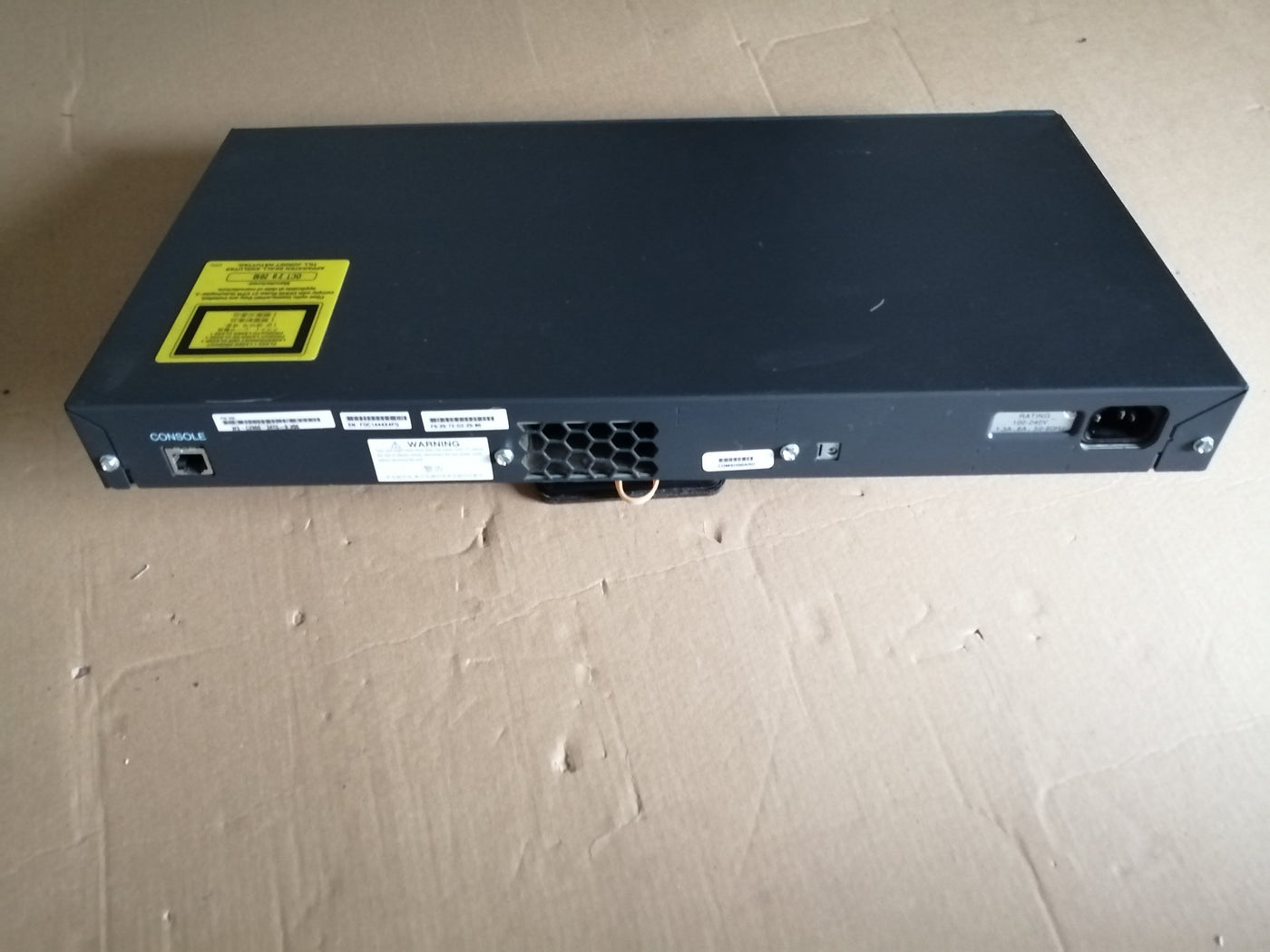 CISCO CATALYST 24 PORT SWITCH ( WS-2960-24TC-S USED )