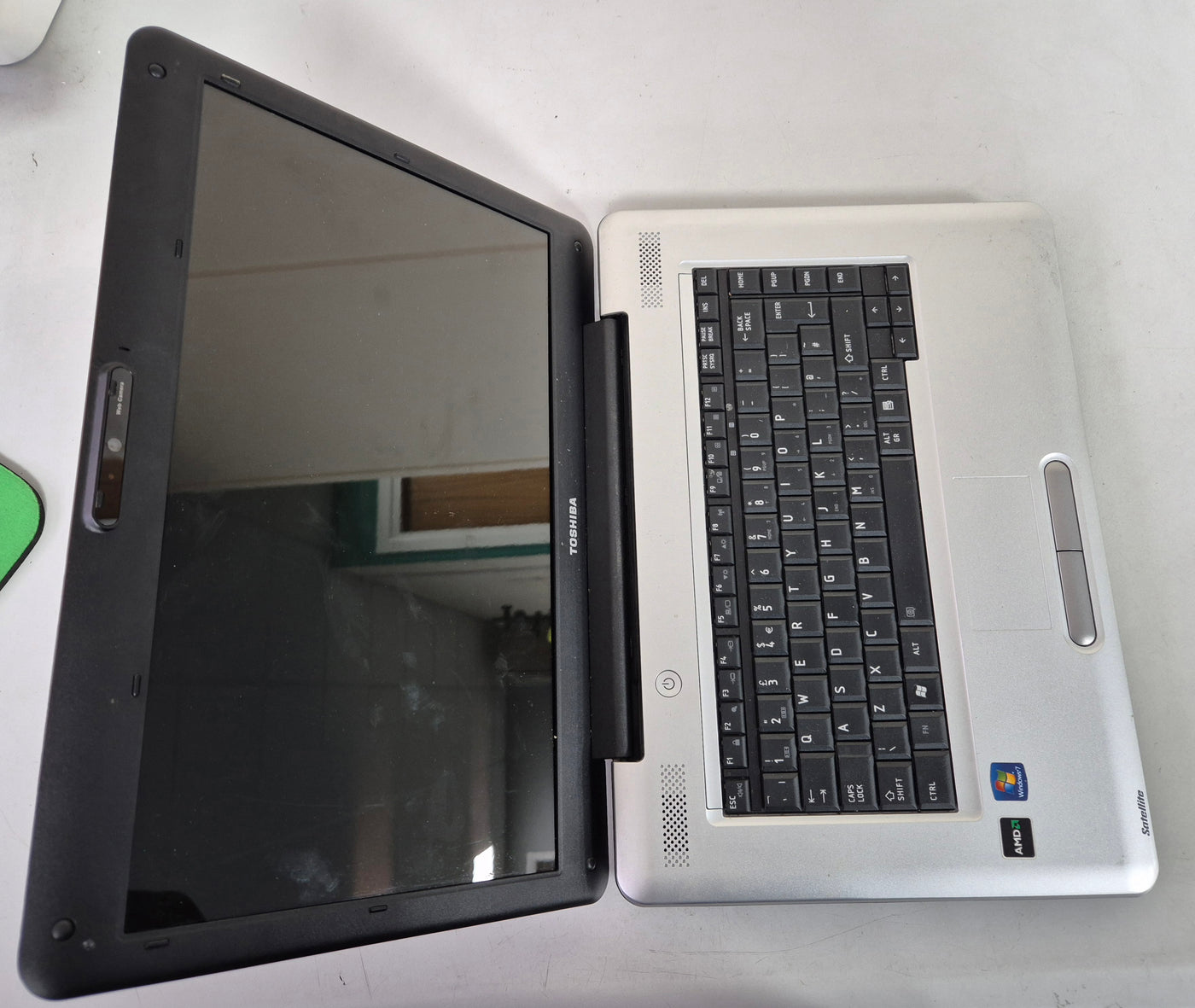 Toshiba Satellite L450D-11G 160GB HDD 2GB RAM DVD AMD Sempron 2.1GHz Win7 Home 15.6" ( PSLY5E-00C01LEN ) USED