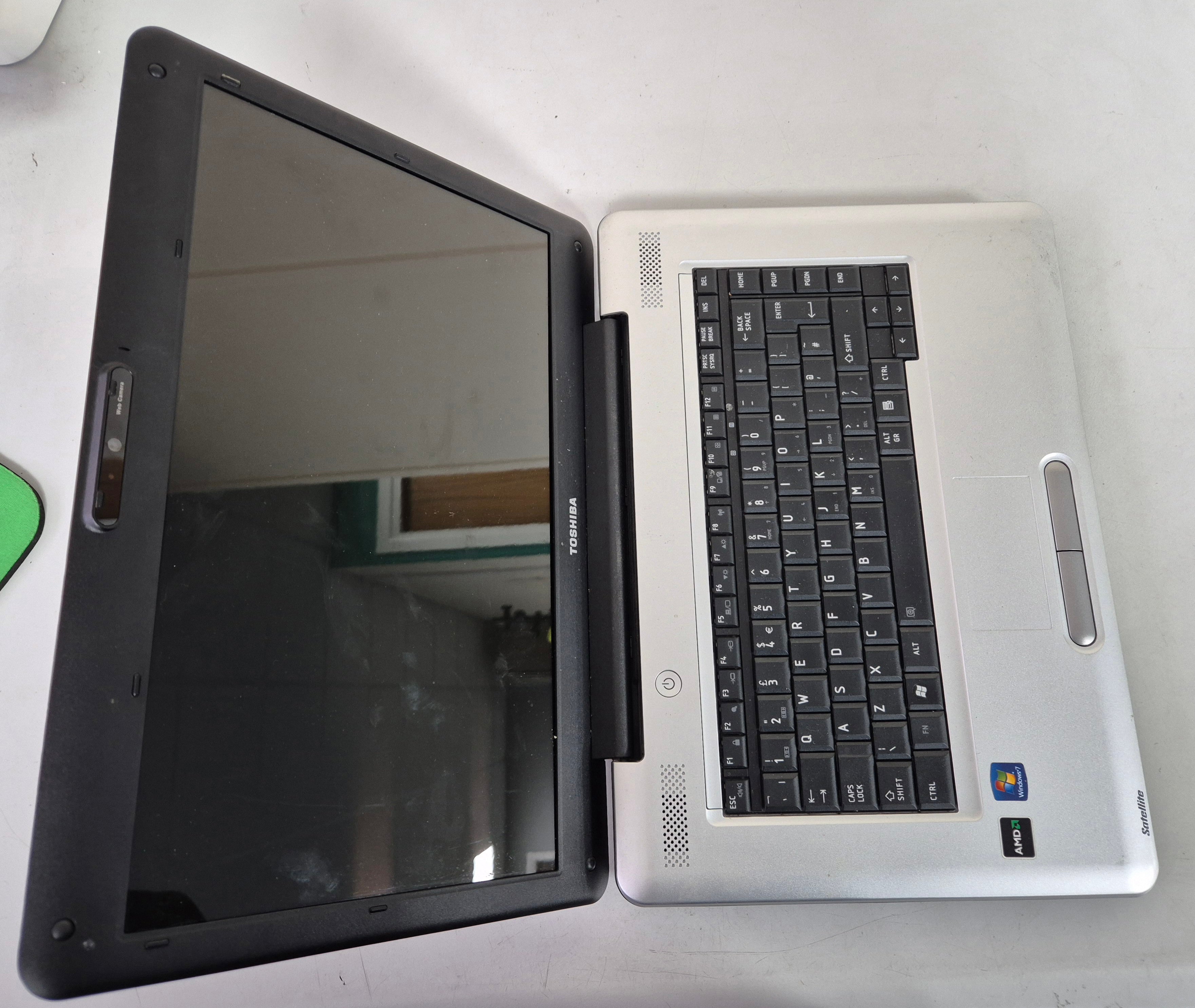 Toshiba Satellite L450D-11G 160GB HDD 2GB RAM DVD AMD Sempron 2.1GHz Win7 Home 15.6" ( PSLY5E-00C01LEN ) USED