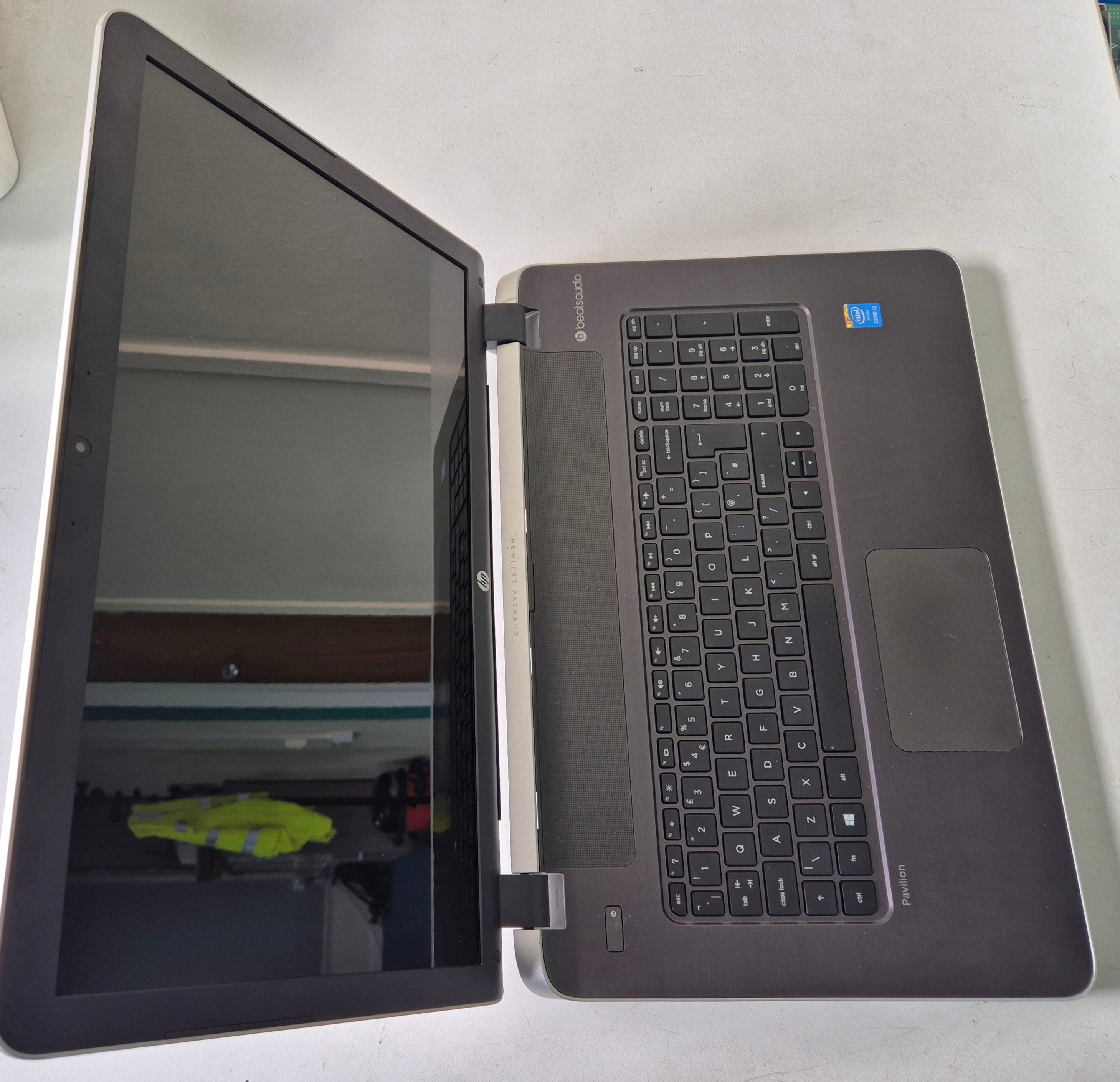 HP Pavilion 17-1251sa 1TB HDD DVD 8GB RAM i5-5200U 2.2GHz Win8.1 15.6" NO BATTERY USED