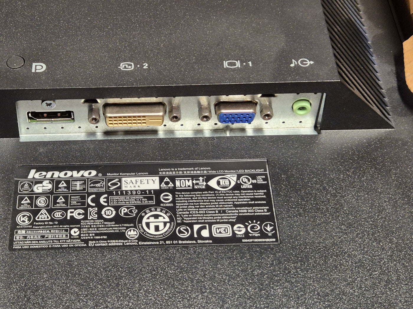 Lenovo ThinkVision LT1952pwD 19in TFT-LCD Monitor with LED cables + stand + mount ( 03X7911 2448-MB6 ) USED Grade B